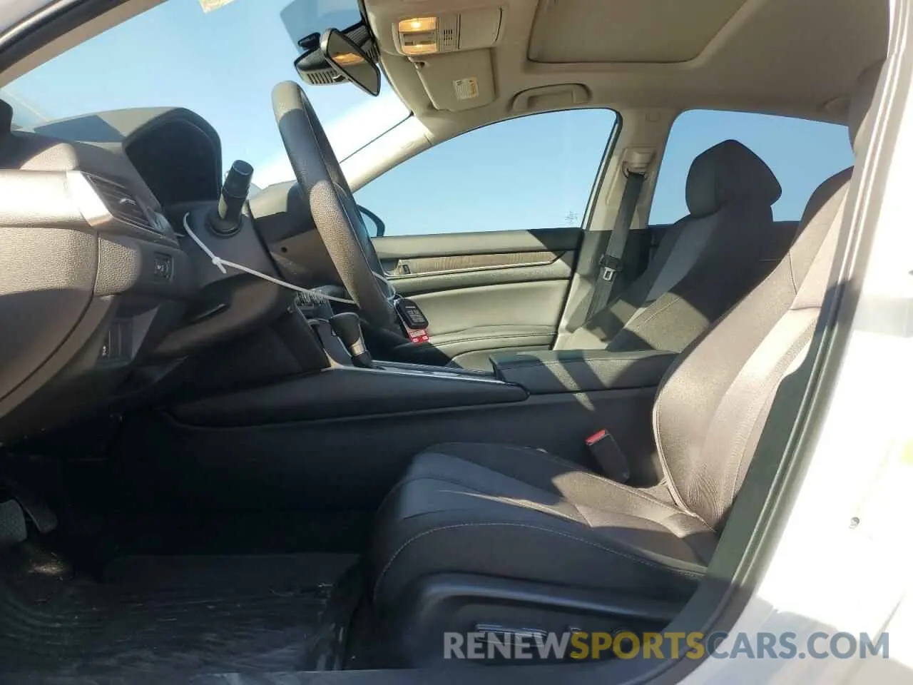 7 Photograph of a damaged car 1HGCV1F48KA037147 HONDA ACCORD 2019