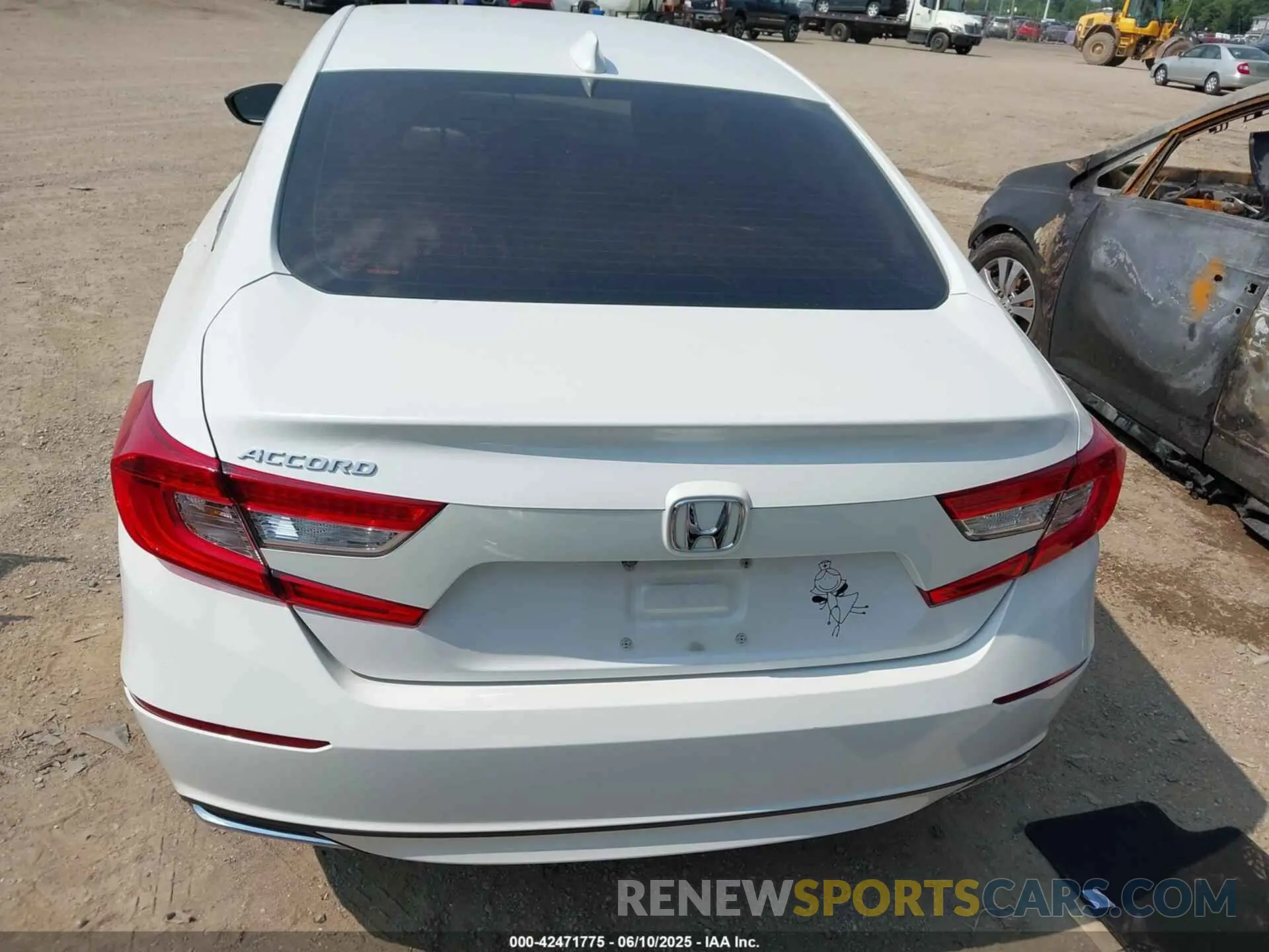 16 Photograph of a damaged car 1HGCV1F48KA162147 HONDA ACCORD 2019