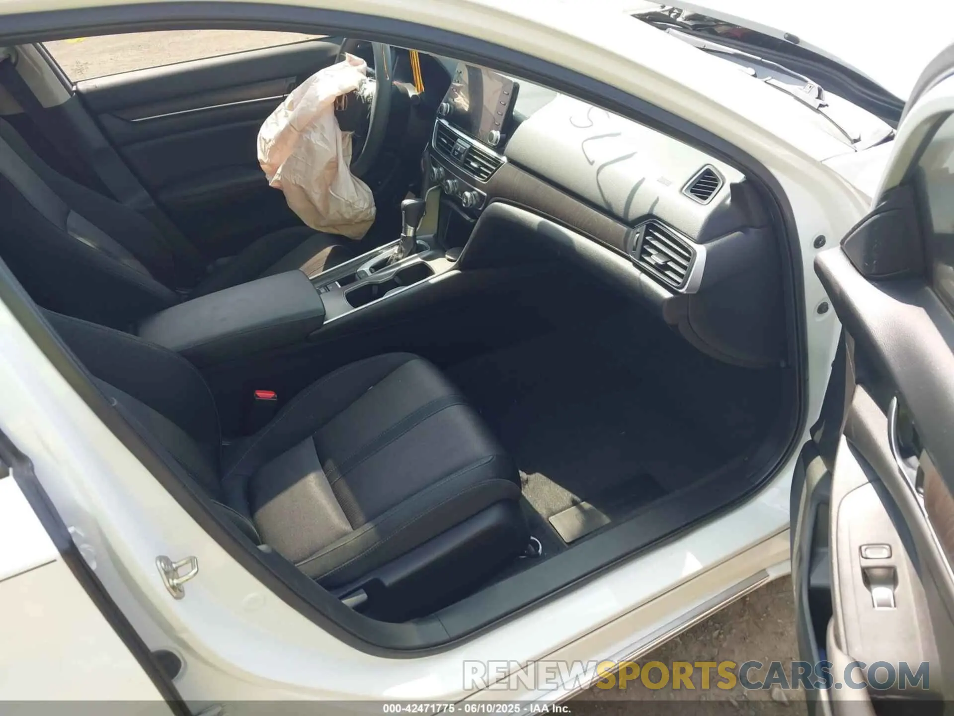 5 Photograph of a damaged car 1HGCV1F48KA162147 HONDA ACCORD 2019
