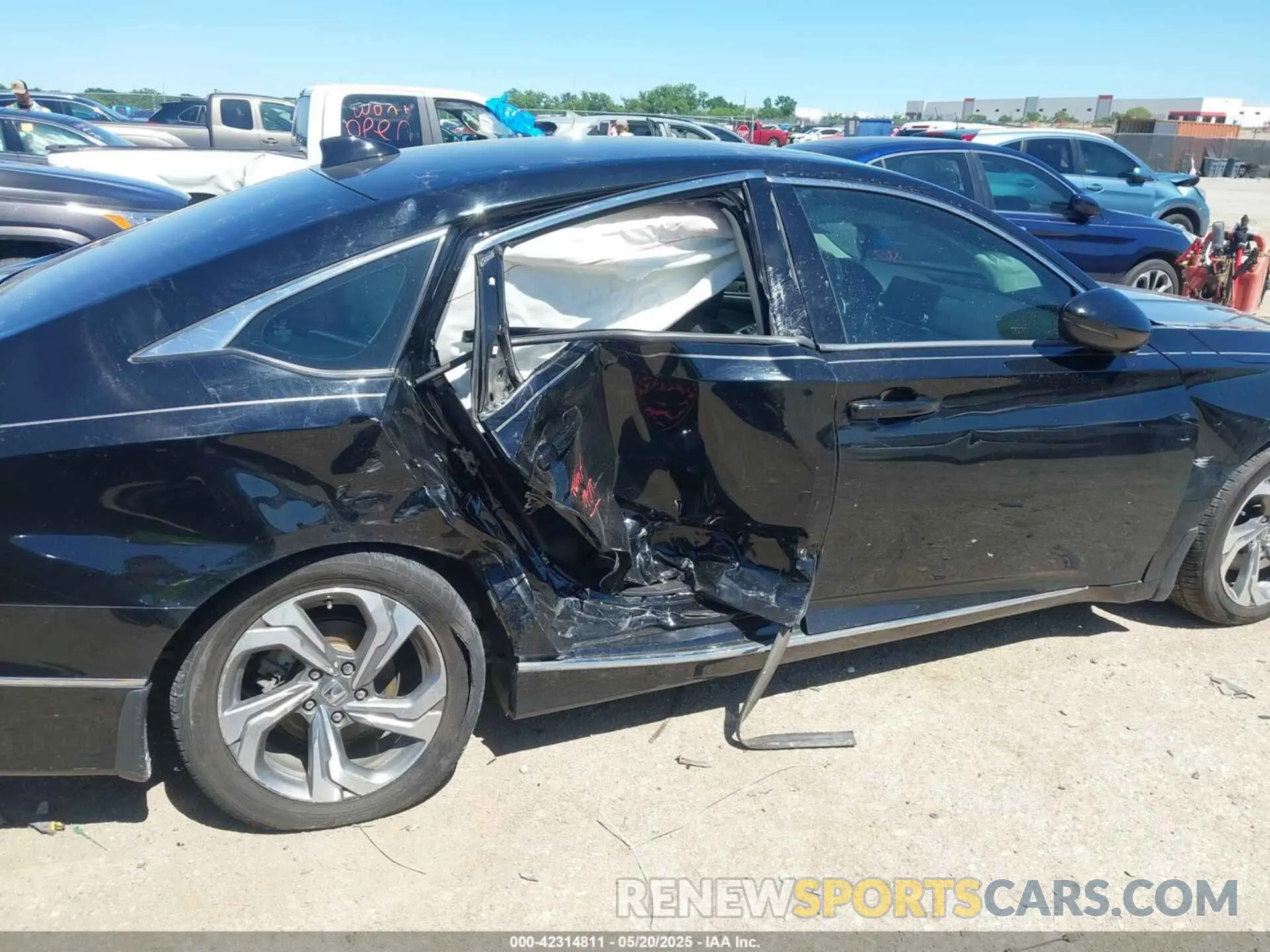 6 Photograph of a damaged car 1HGCV1F50KA128387 HONDA ACCORD 2019