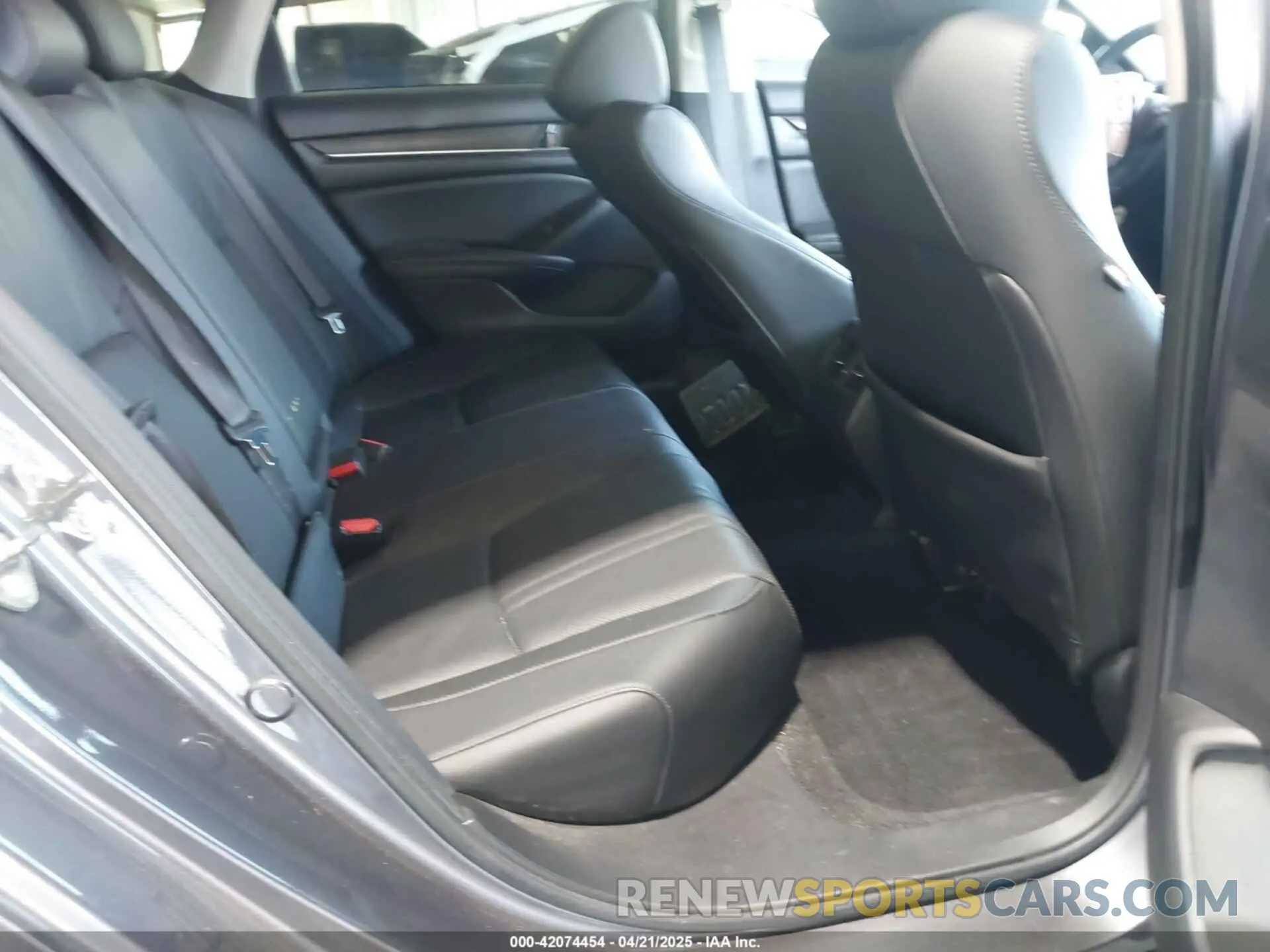 8 Photograph of a damaged car 1HGCV1F52KA038318 HONDA ACCORD 2019