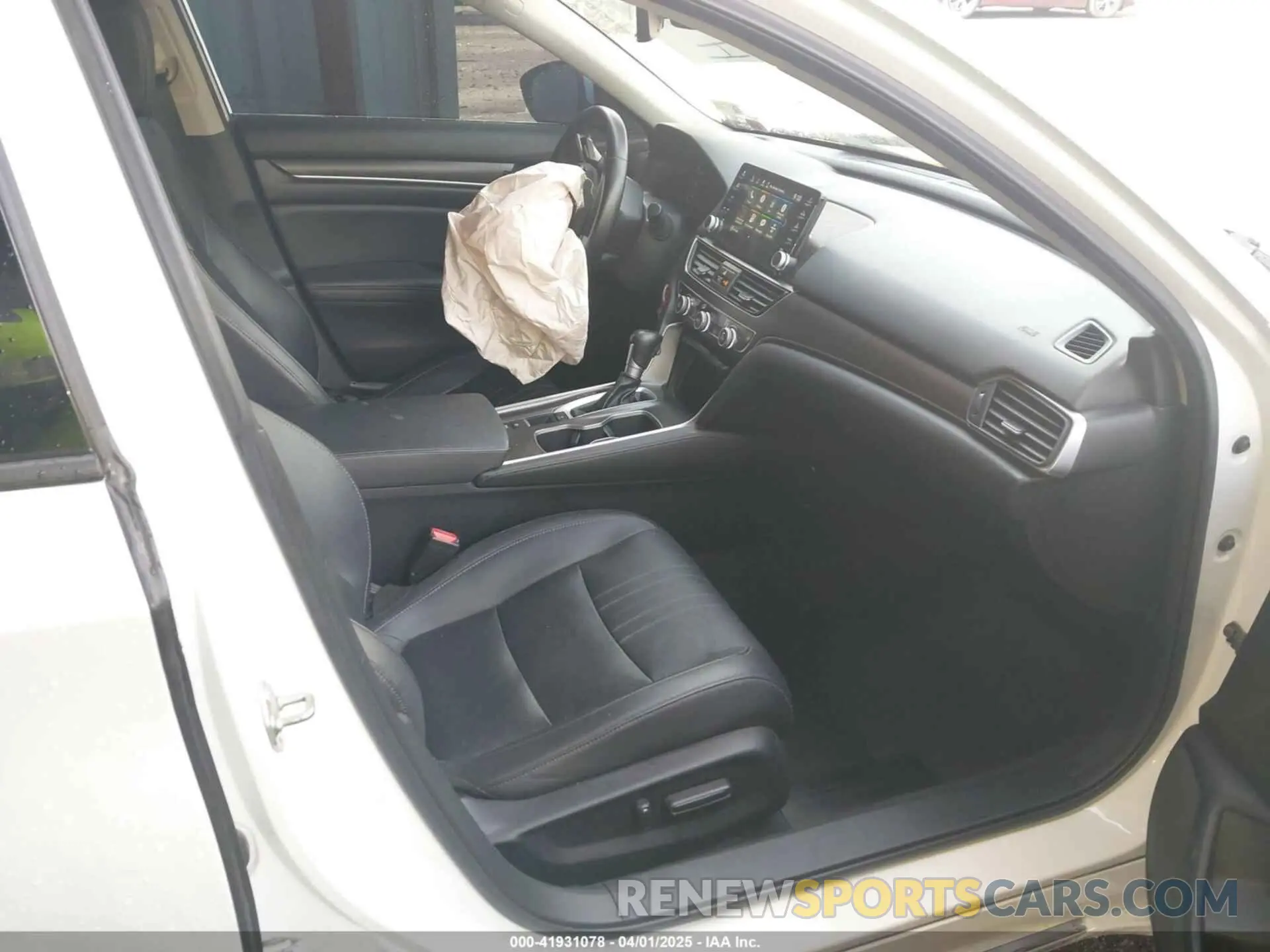 5 Photograph of a damaged car 1HGCV1F52KA040165 HONDA ACCORD 2019