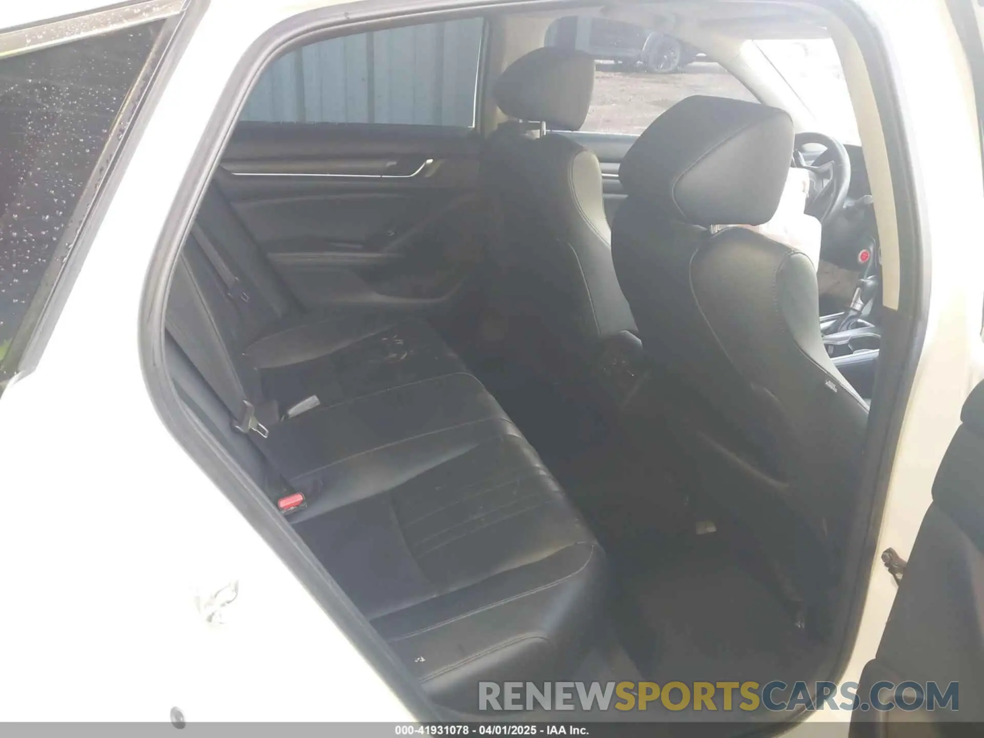 8 Photograph of a damaged car 1HGCV1F52KA040165 HONDA ACCORD 2019