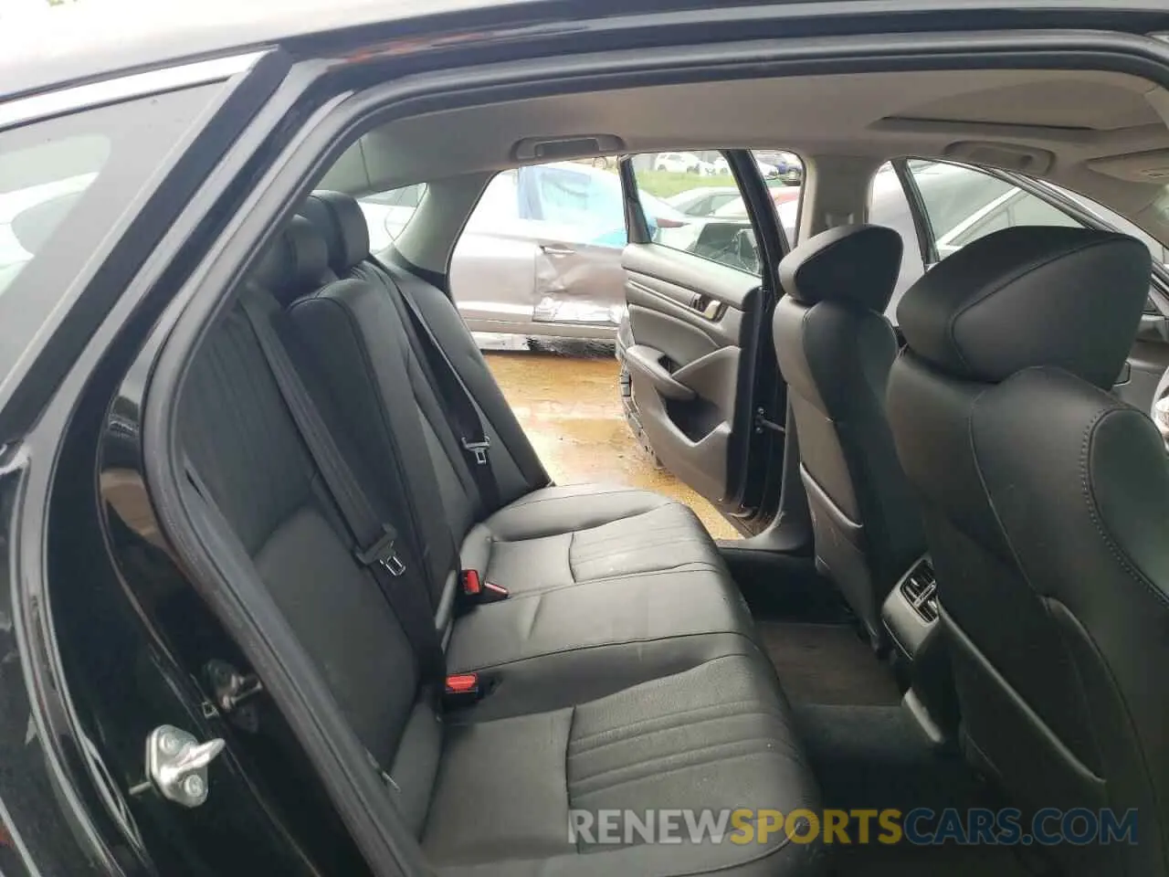 10 Photograph of a damaged car 1HGCV1F52KA104124 HONDA ACCORD 2019