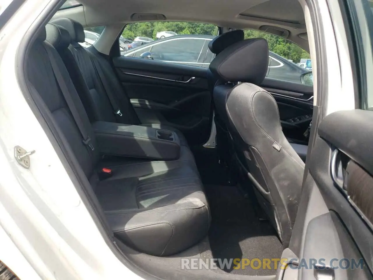 10 Photograph of a damaged car 1HGCV1F54KA078769 HONDA ACCORD 2019