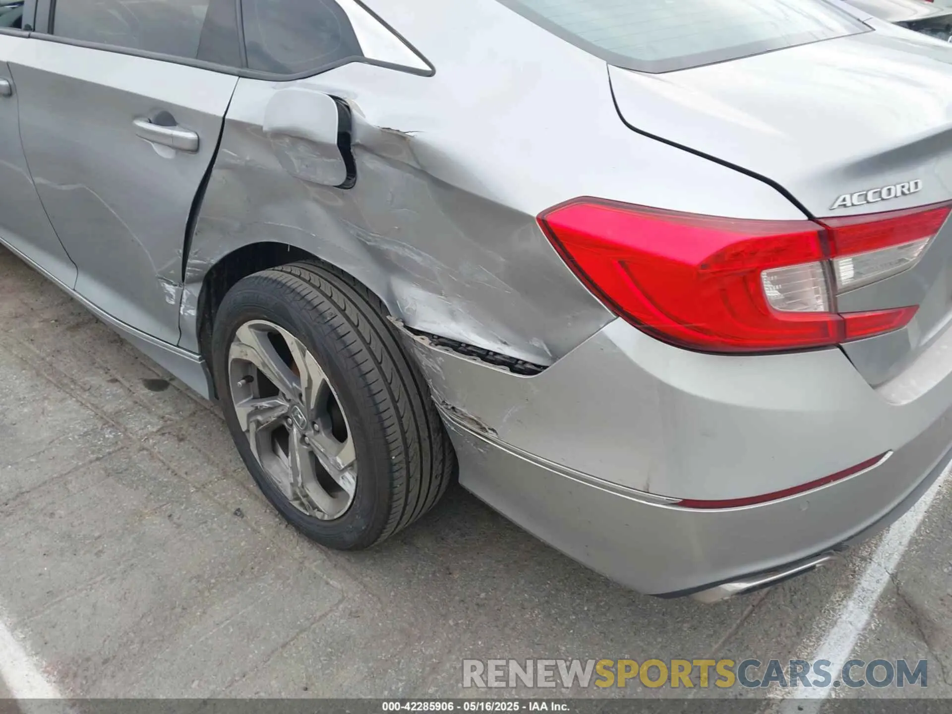 17 Photograph of a damaged car 1HGCV1F54KA112435 HONDA ACCORD 2019