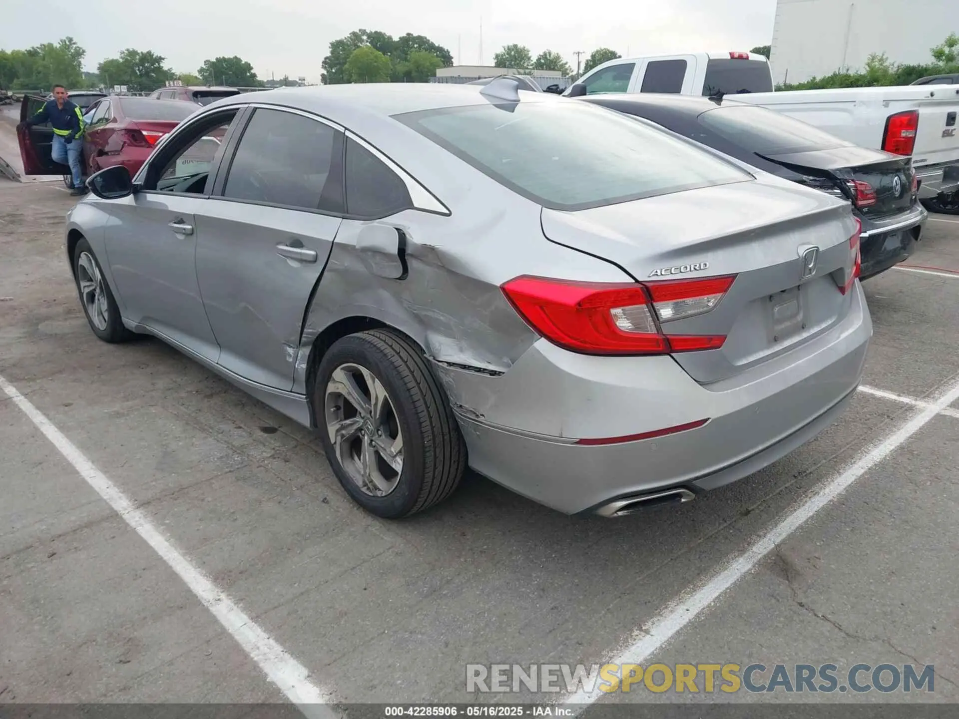 3 Photograph of a damaged car 1HGCV1F54KA112435 HONDA ACCORD 2019