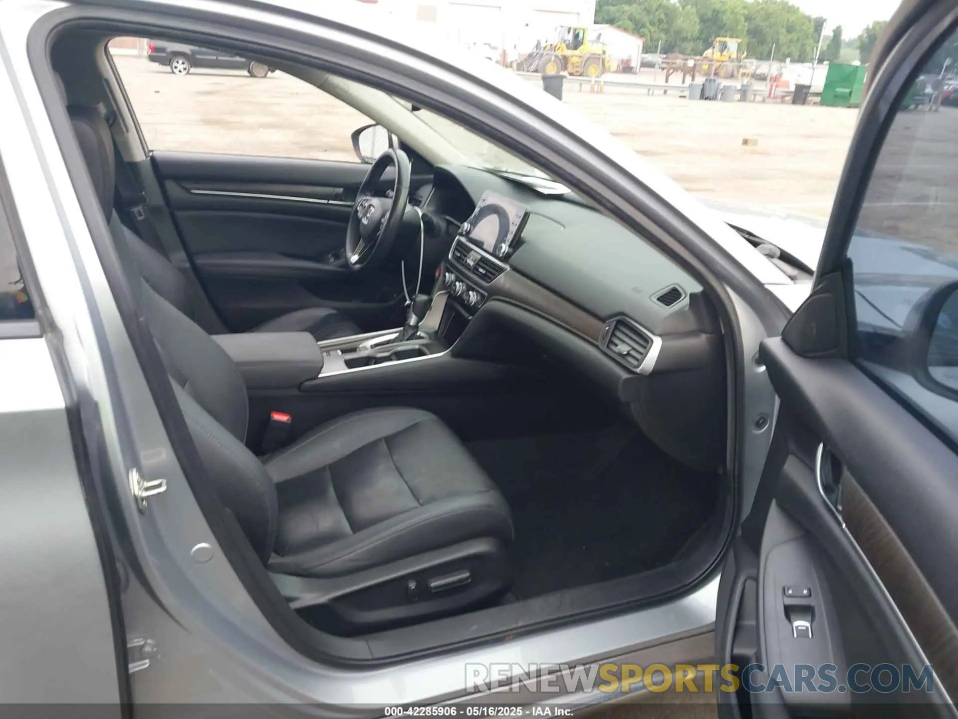 5 Photograph of a damaged car 1HGCV1F54KA112435 HONDA ACCORD 2019