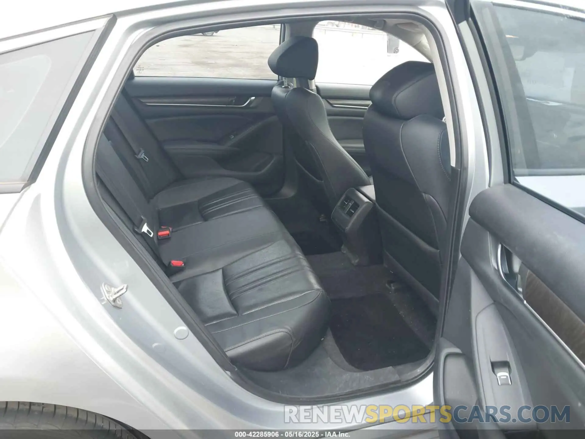 8 Photograph of a damaged car 1HGCV1F54KA112435 HONDA ACCORD 2019