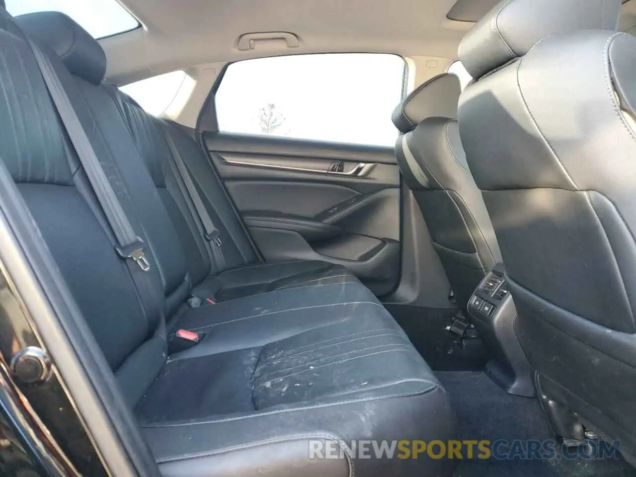 10 Photograph of a damaged car 1HGCV1F54KA803237 HONDA ACCORD 2019