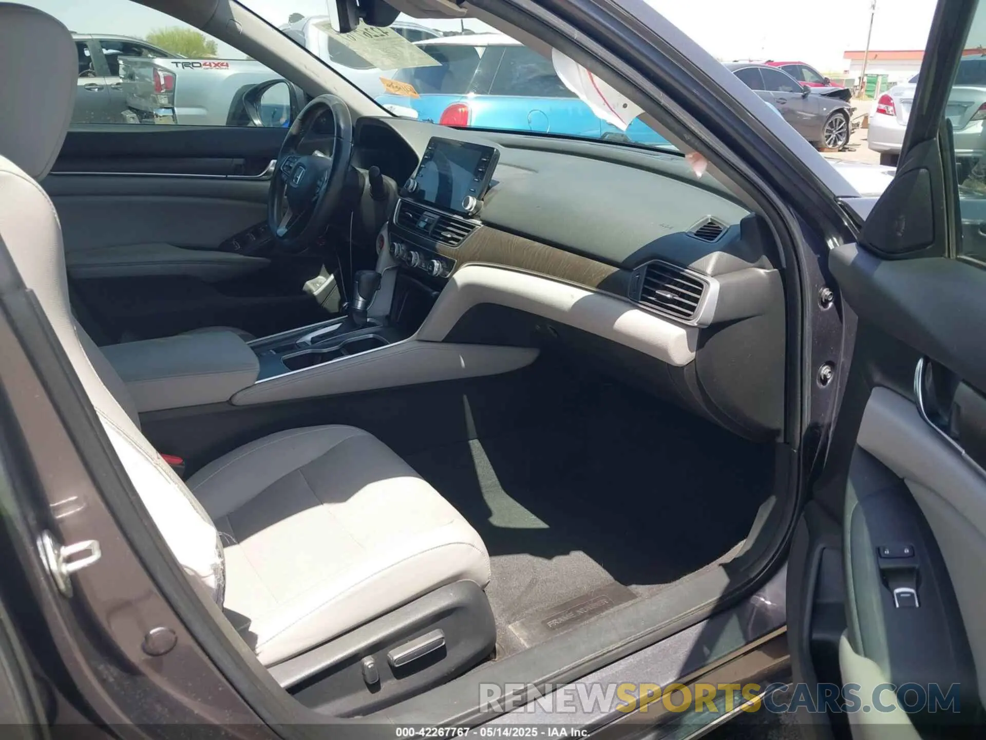 5 Photograph of a damaged car 1HGCV1F55KA041410 HONDA ACCORD 2019