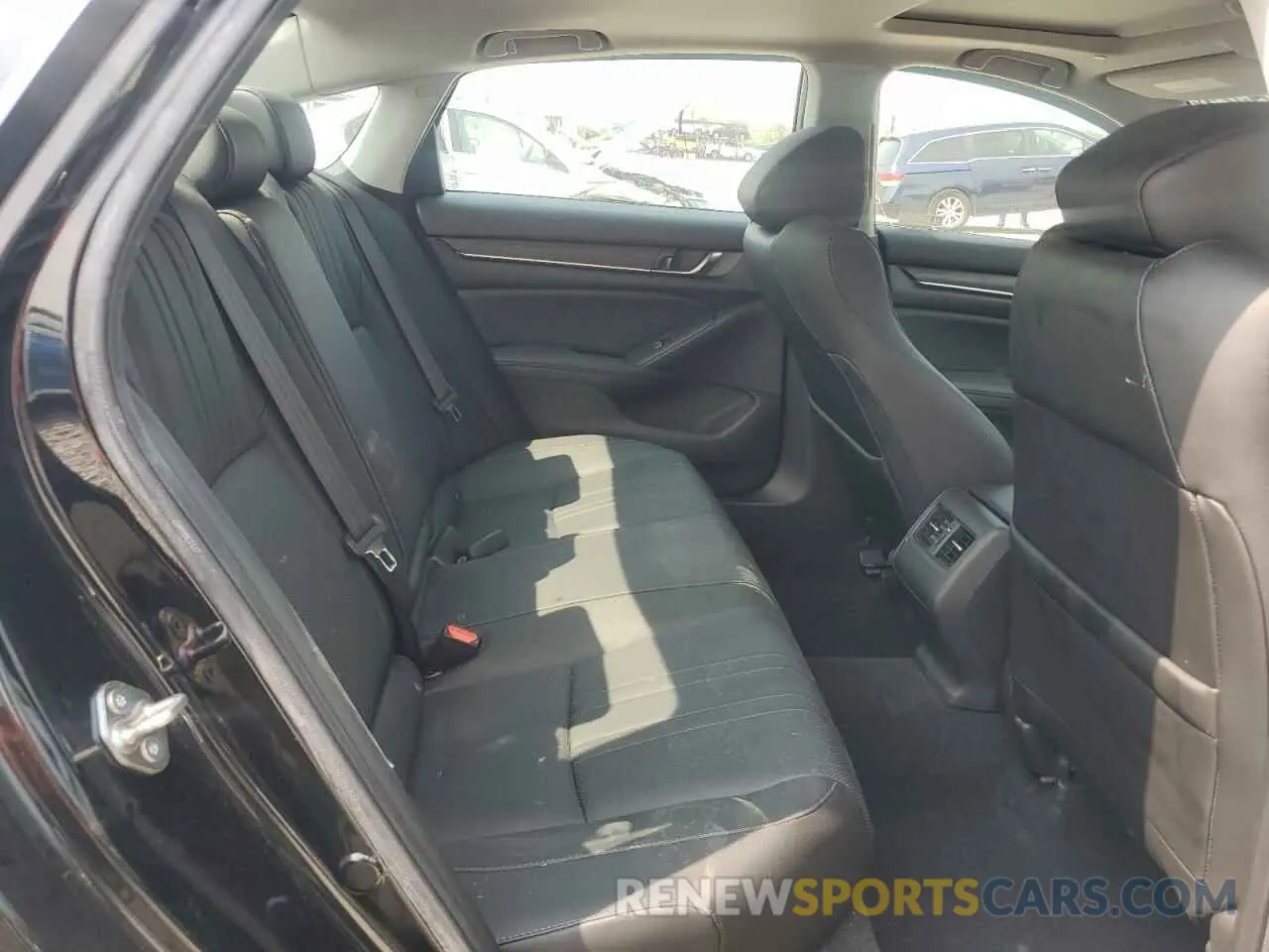 10 Photograph of a damaged car 1HGCV1F56KA044347 HONDA ACCORD 2019
