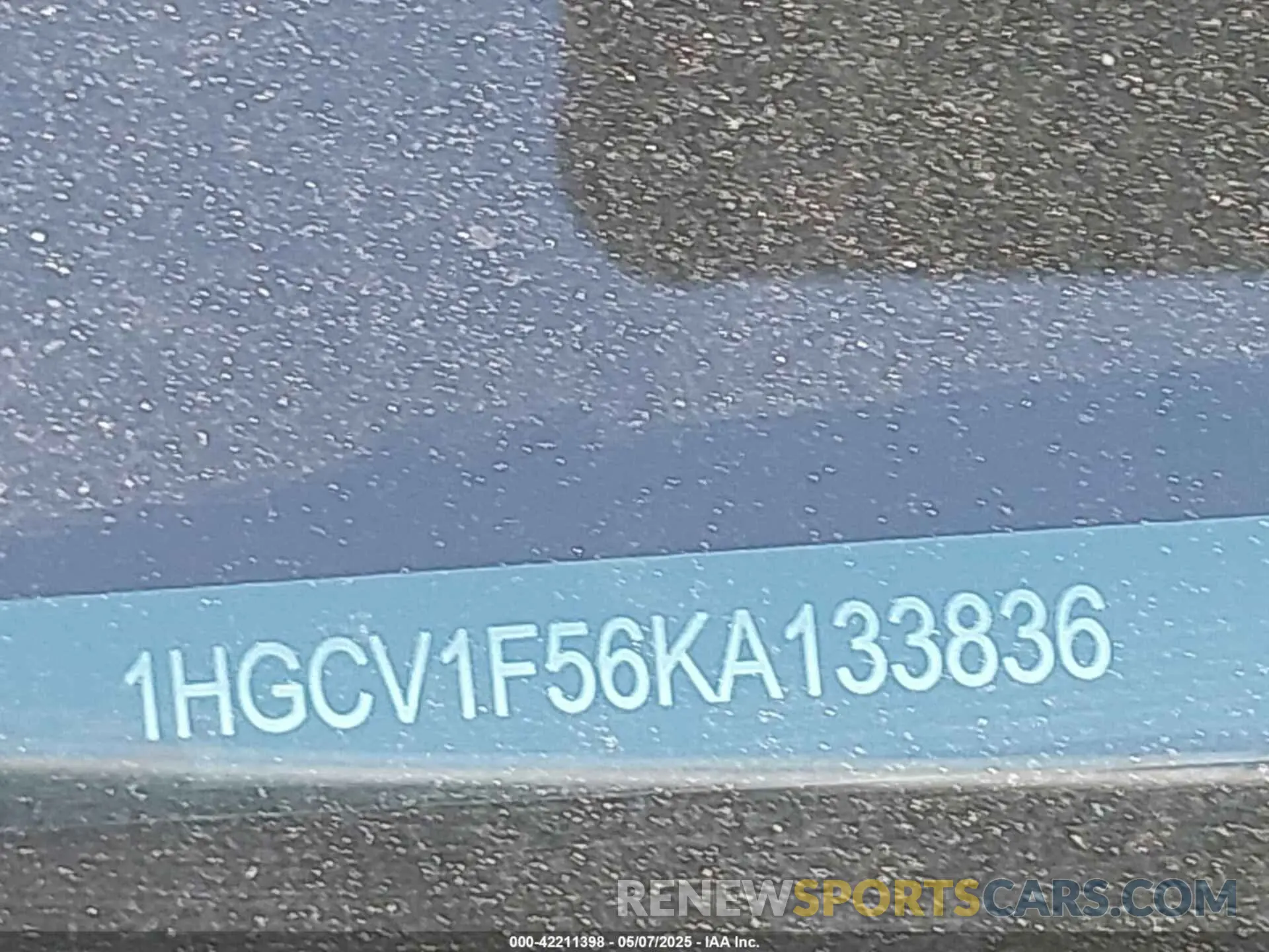 18 Photograph of a damaged car 1HGCV1F56KA133836 HONDA ACCORD 2019