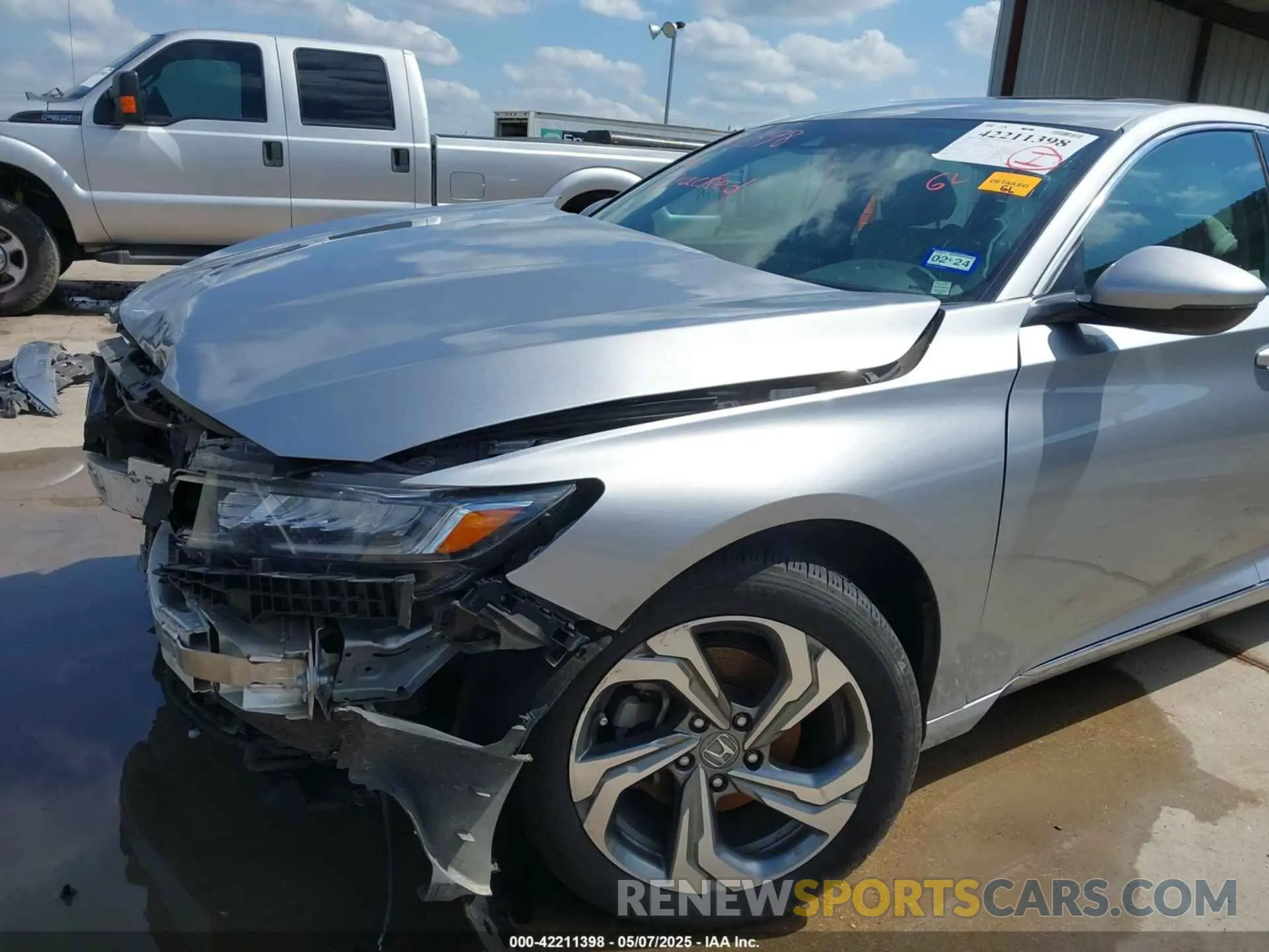 21 Photograph of a damaged car 1HGCV1F56KA133836 HONDA ACCORD 2019