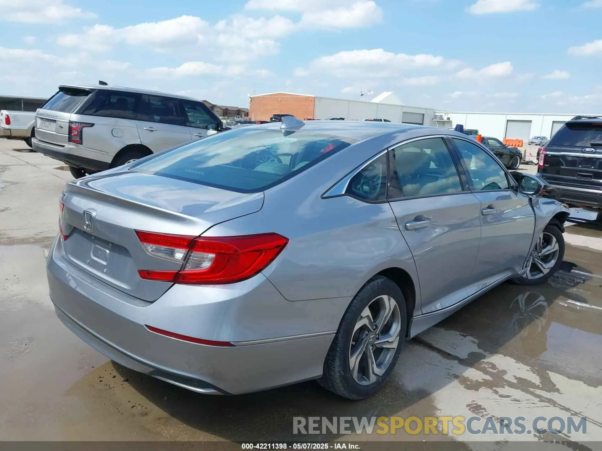 4 Photograph of a damaged car 1HGCV1F56KA133836 HONDA ACCORD 2019