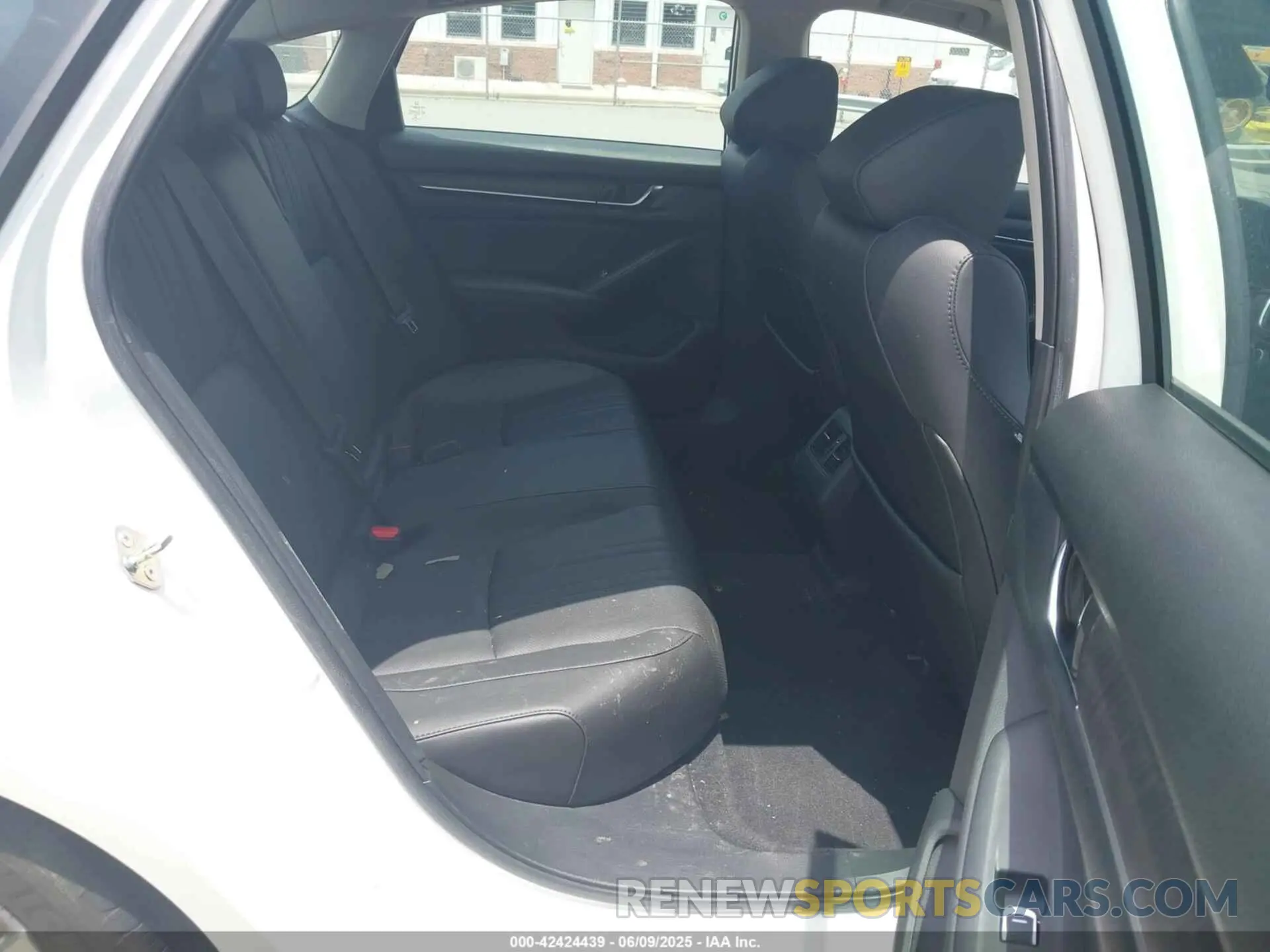 8 Photograph of a damaged car 1HGCV1F57KA004052 HONDA ACCORD 2019