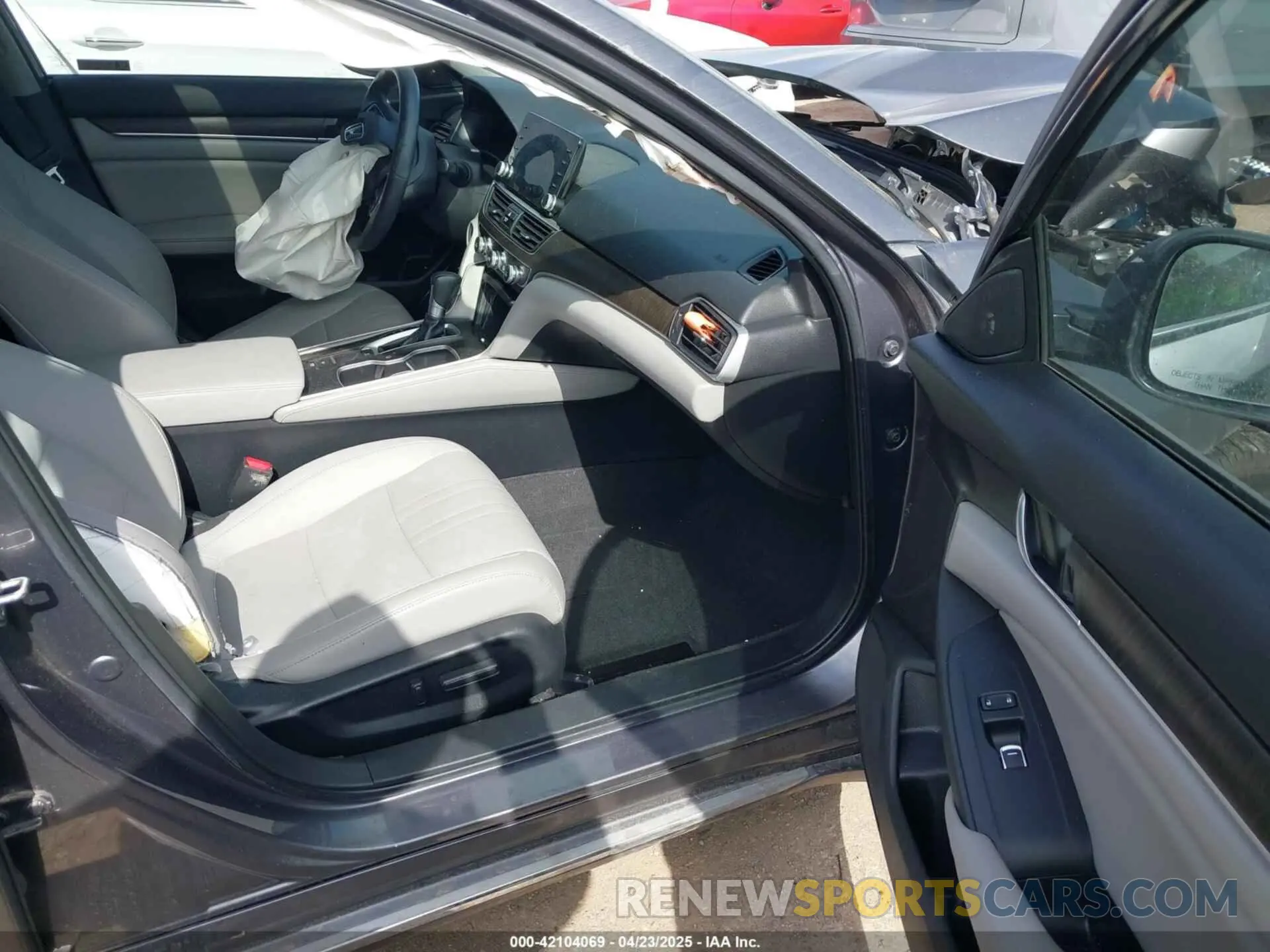 5 Photograph of a damaged car 1HGCV1F57KA031378 HONDA ACCORD 2019