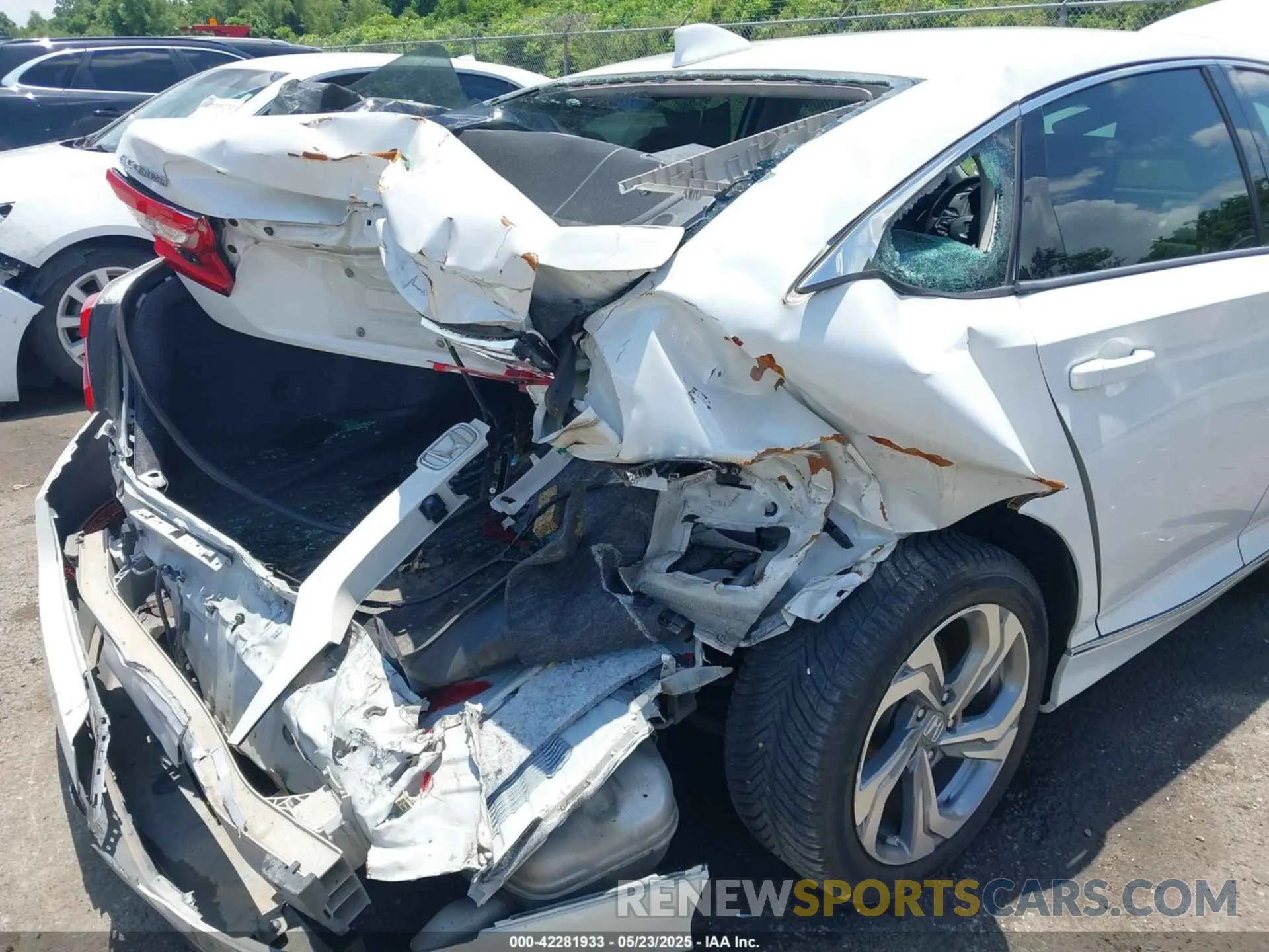 6 Photograph of a damaged car 1HGCV1F57KA075025 HONDA ACCORD 2019