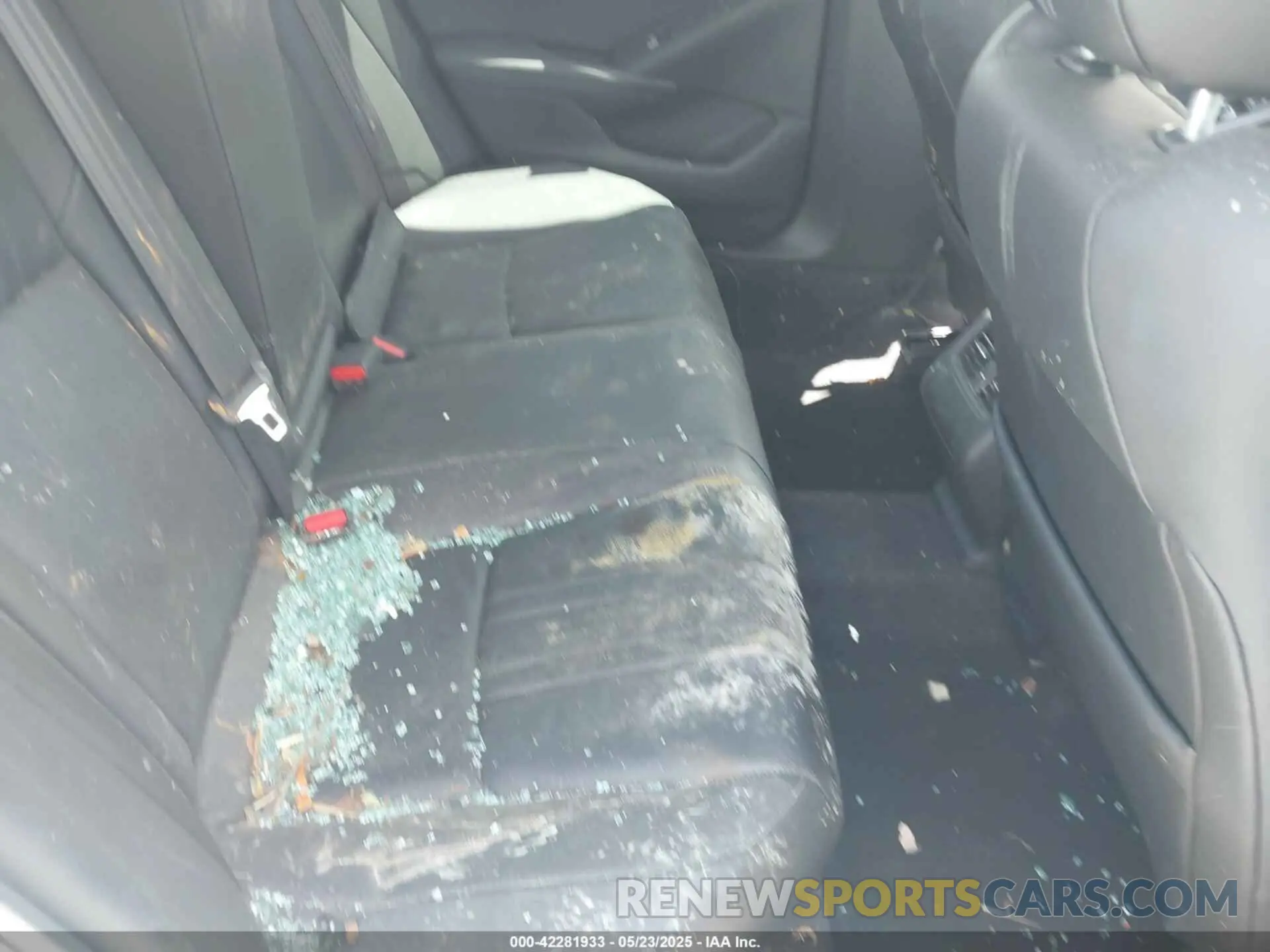 8 Photograph of a damaged car 1HGCV1F57KA075025 HONDA ACCORD 2019