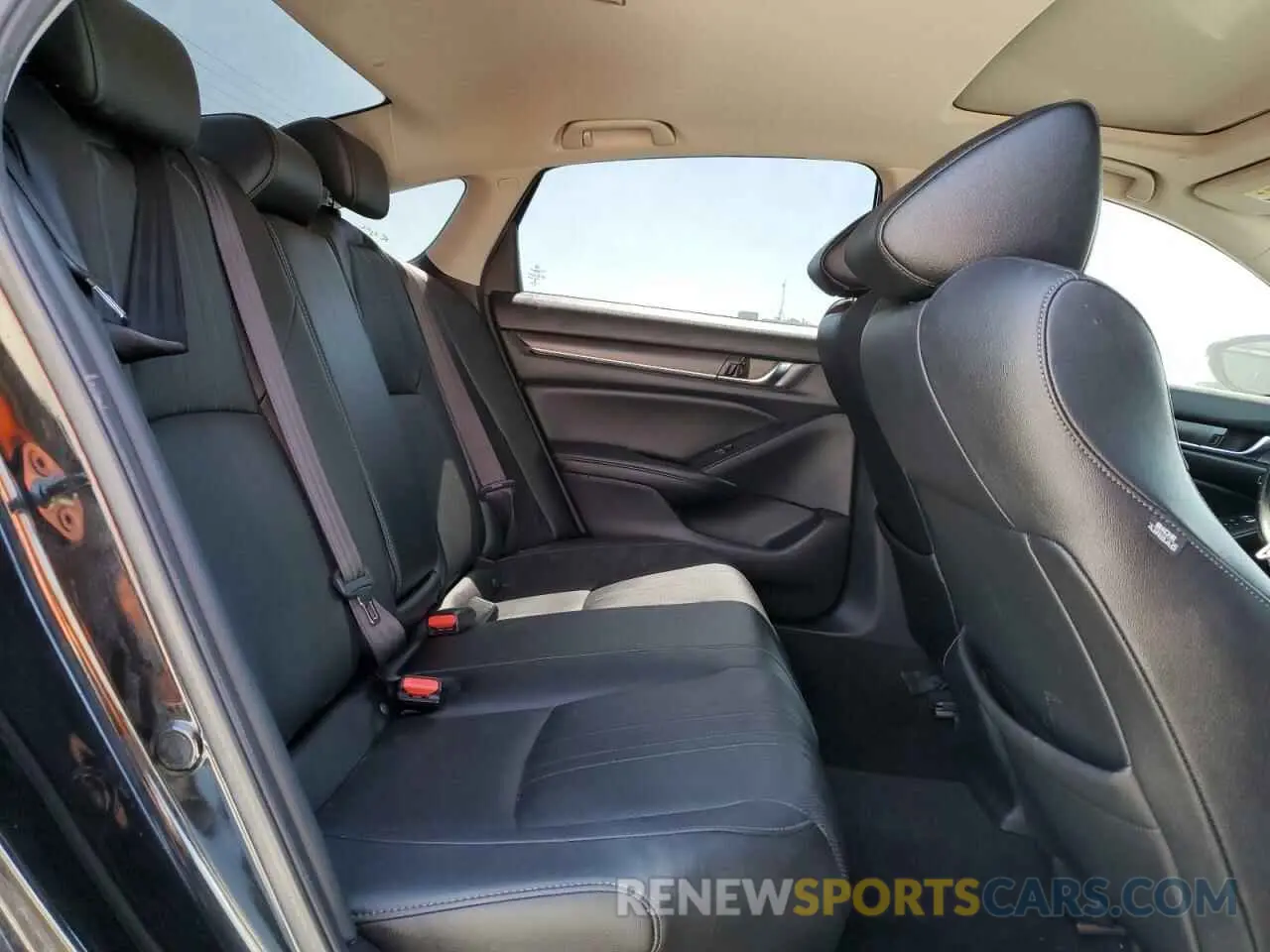 10 Photograph of a damaged car 1HGCV1F58KA032880 HONDA ACCORD 2019