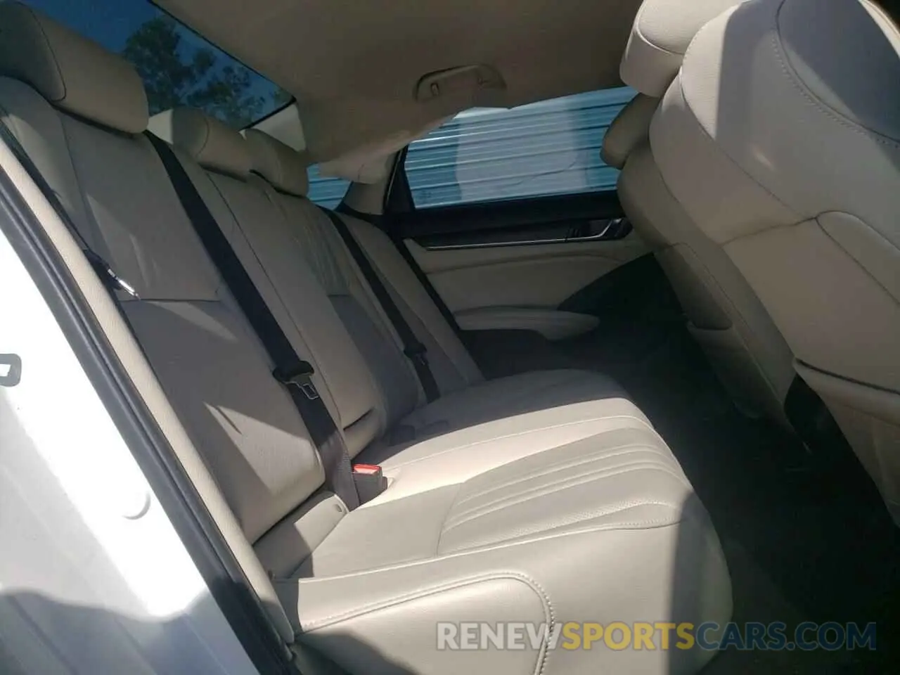 10 Photograph of a damaged car 1HGCV1F58KA147124 HONDA ACCORD 2019