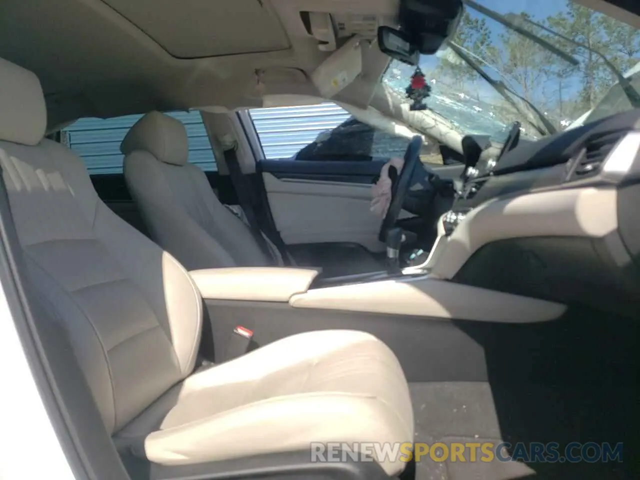 7 Photograph of a damaged car 1HGCV1F58KA147124 HONDA ACCORD 2019