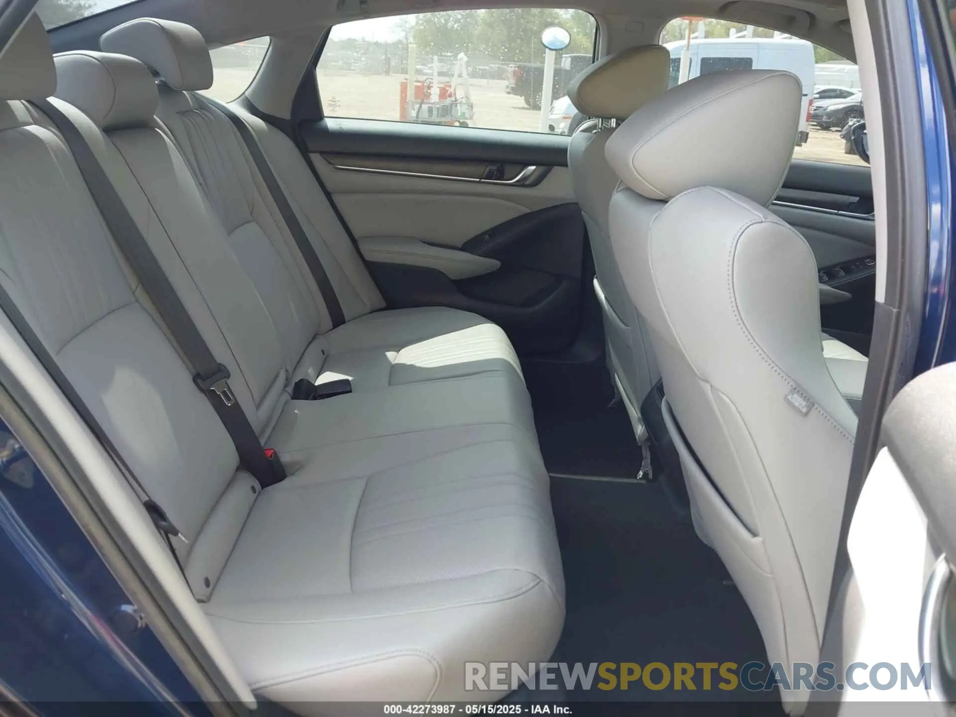 8 Photograph of a damaged car 1HGCV1F59KA013075 HONDA ACCORD 2019