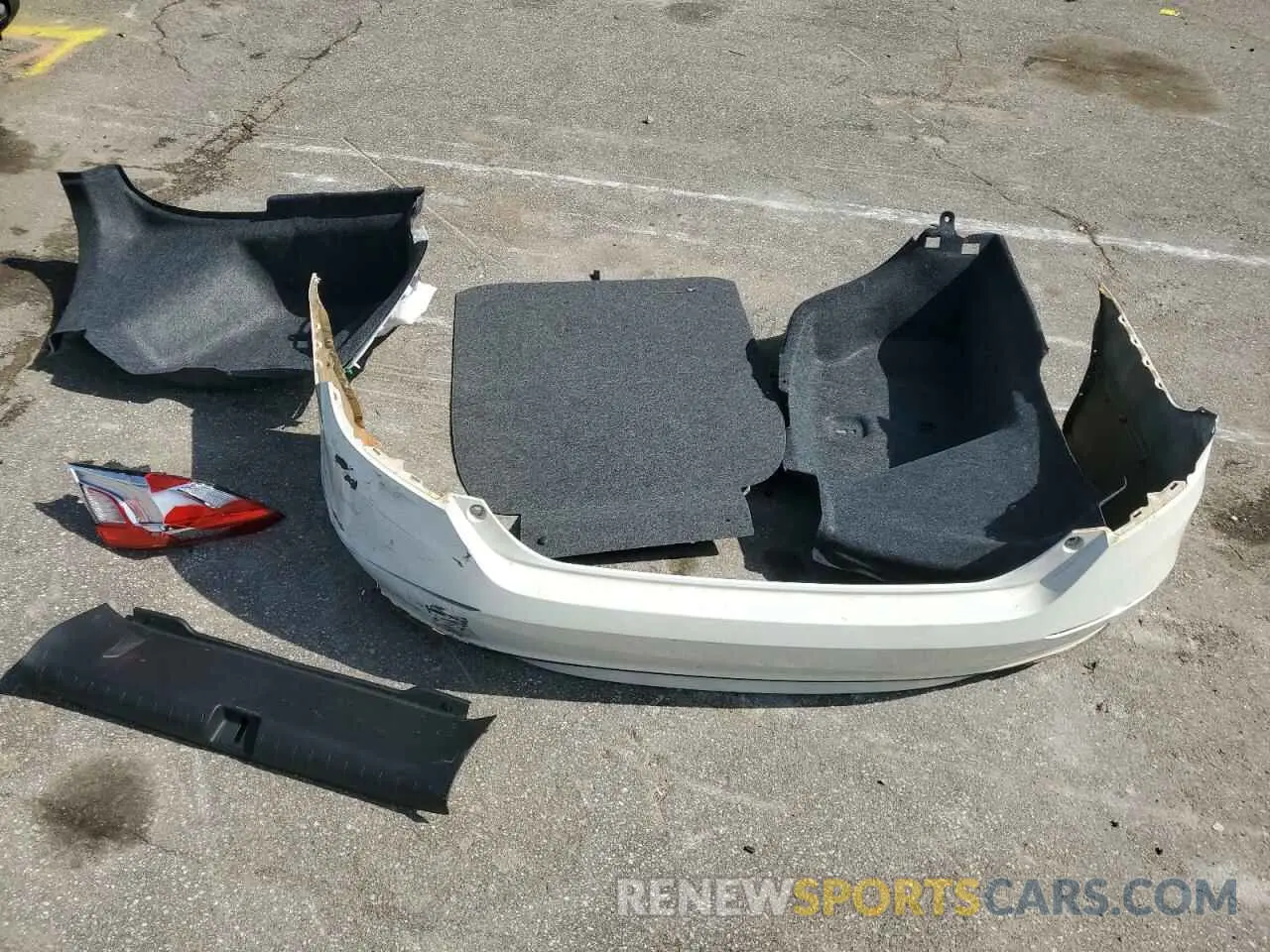 12 Photograph of a damaged car 1HGCV1F59KA135385 HONDA ACCORD 2019