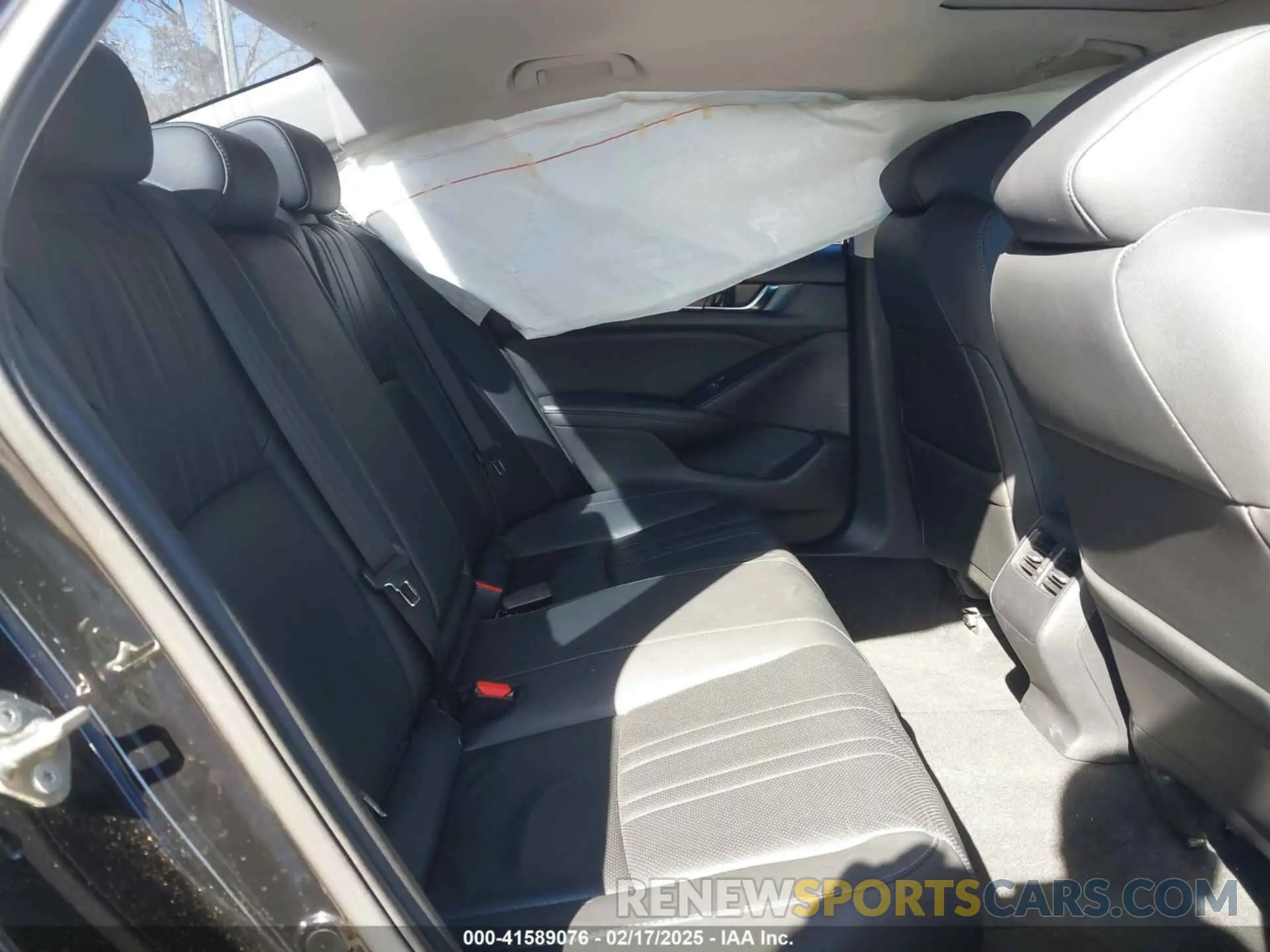 8 Photograph of a damaged car 1HGCV1F59KA136617 HONDA ACCORD 2019