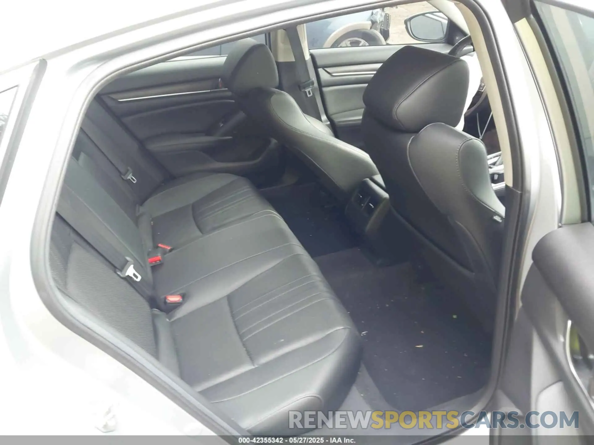 8 Photograph of a damaged car 1HGCV1F59KA141851 HONDA ACCORD 2019