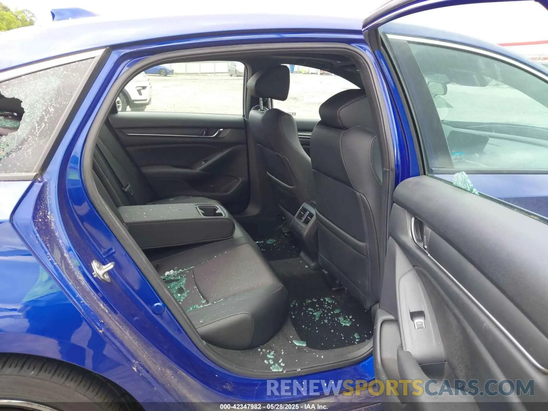 8 Photograph of a damaged car 1HGCV2E37KA013730 HONDA ACCORD 2019