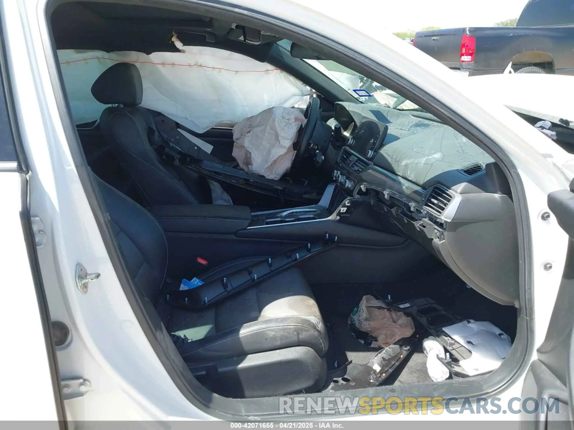 5 Photograph of a damaged car 1HGCV2F30KA016435 HONDA ACCORD 2019