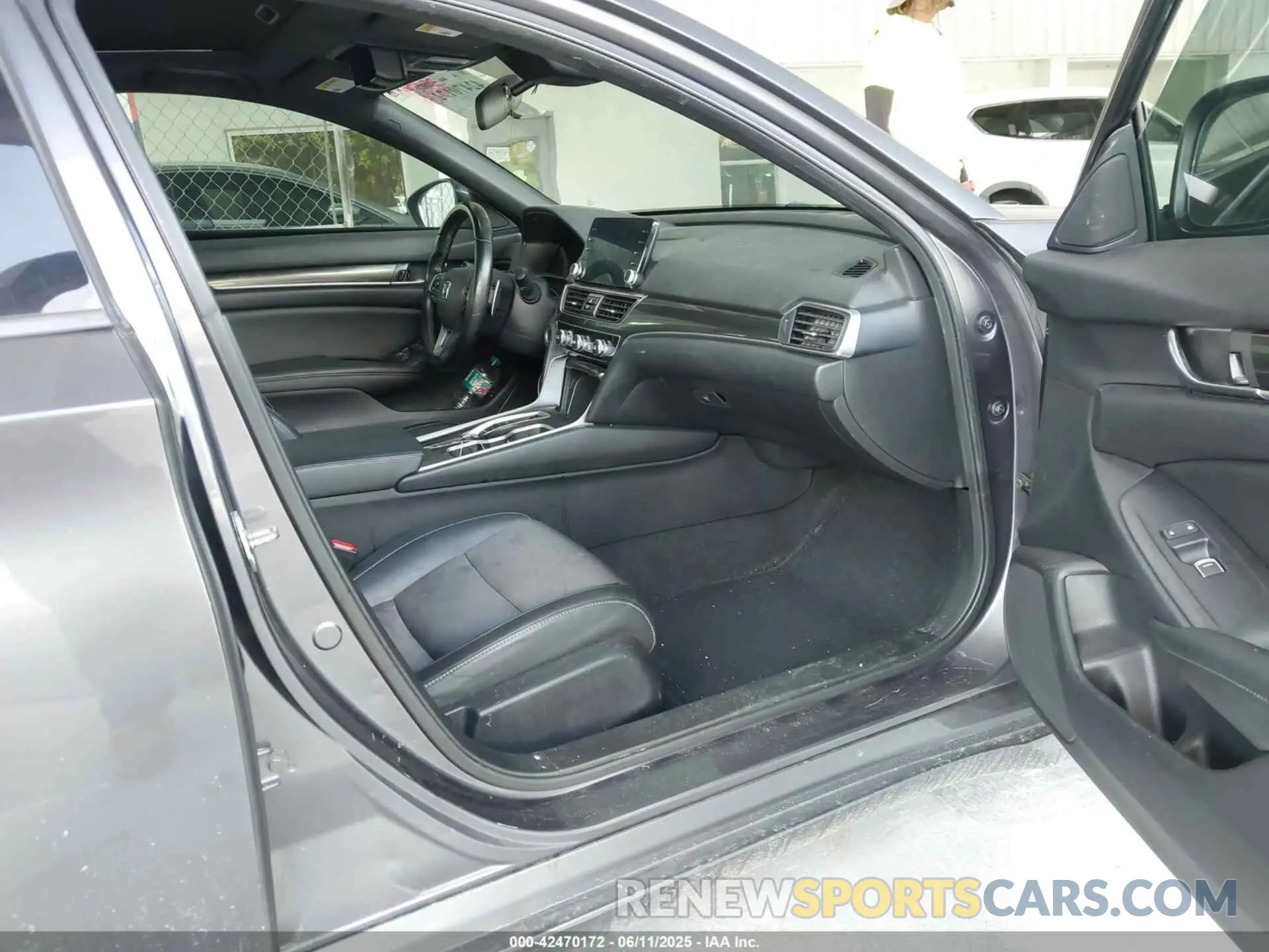 5 Photograph of a damaged car 1HGCV2F33KA015456 HONDA ACCORD 2019