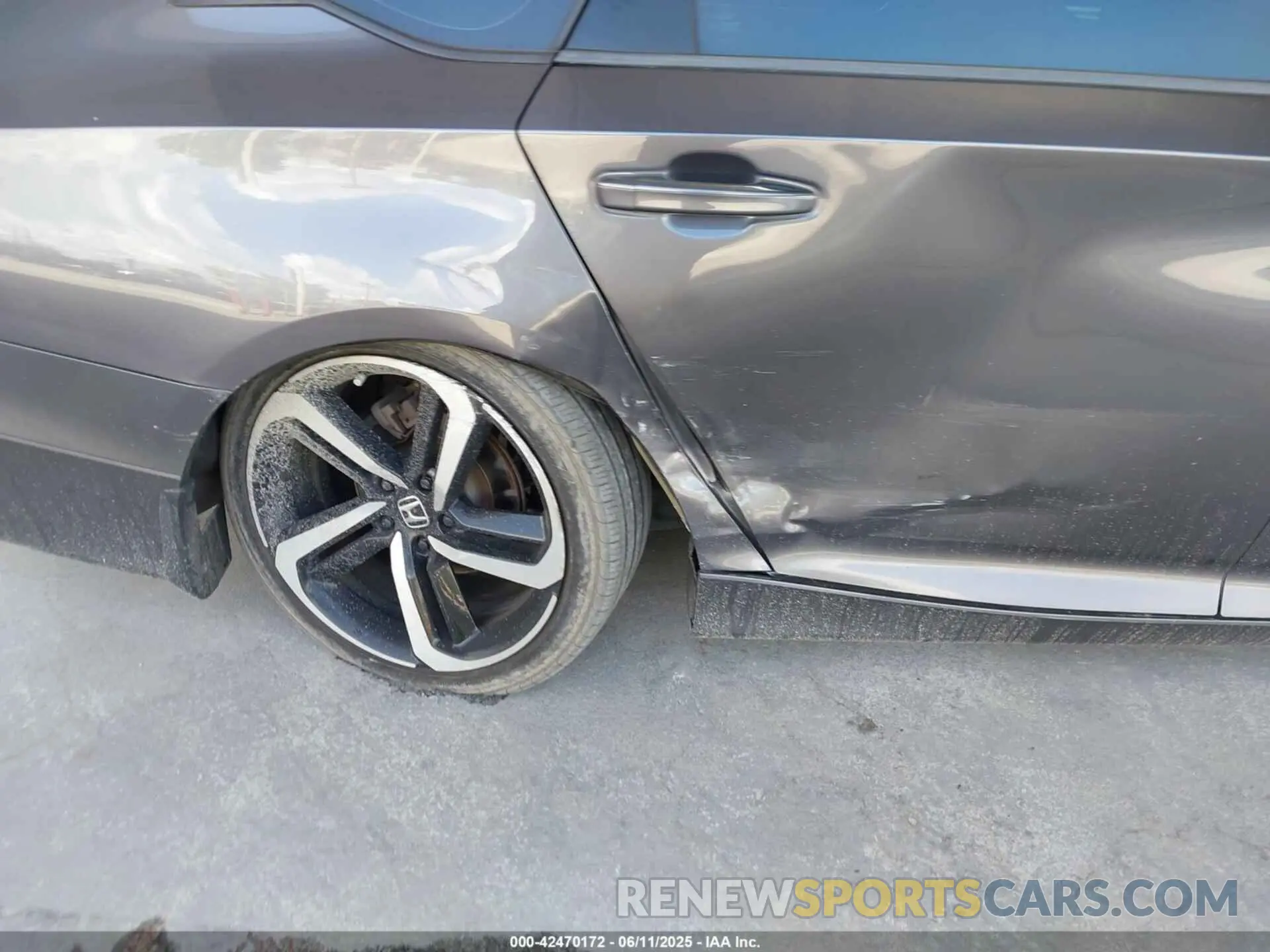 6 Photograph of a damaged car 1HGCV2F33KA015456 HONDA ACCORD 2019