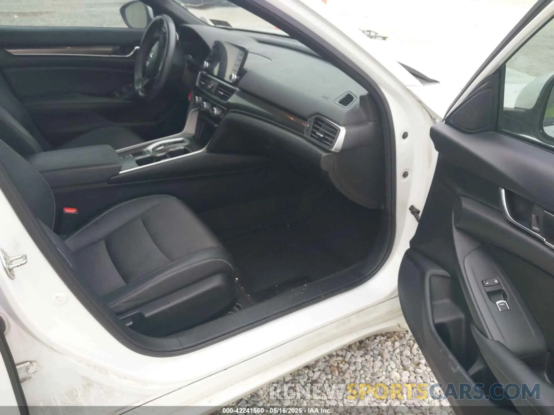 5 Photograph of a damaged car 1HGCV2F34KA026658 HONDA ACCORD 2019