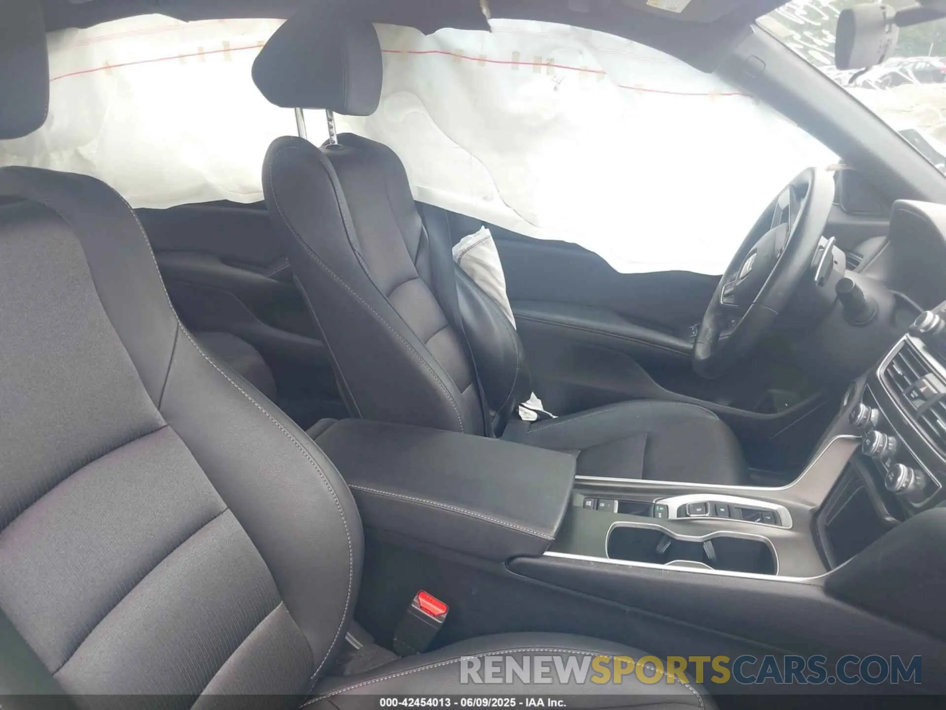 5 Photograph of a damaged car 1HGCV2F35KA015507 HONDA ACCORD 2019
