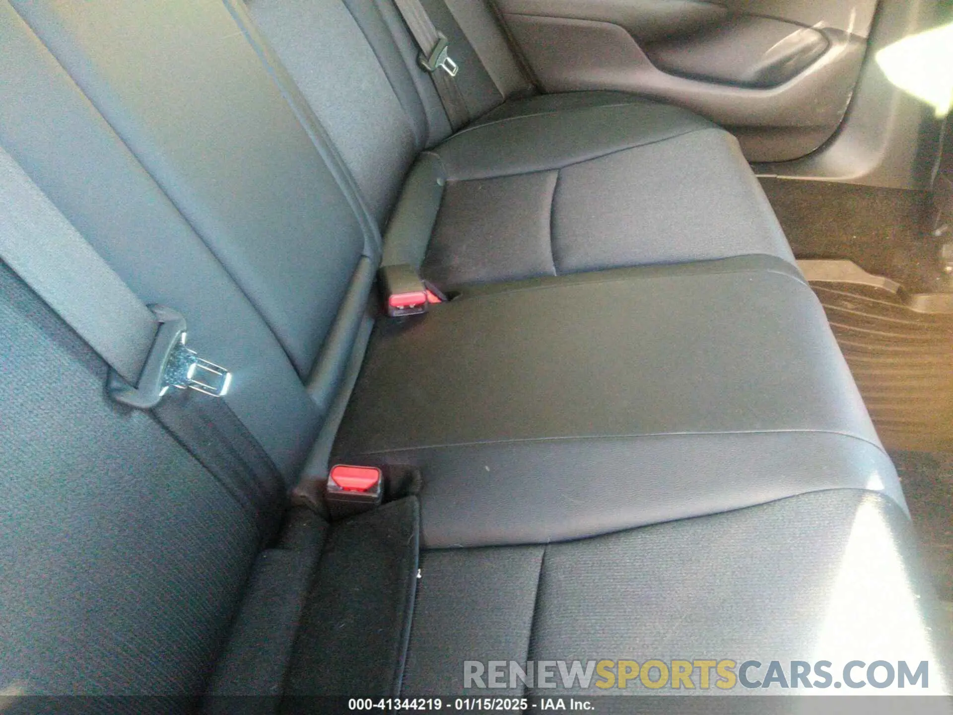 8 Photograph of a damaged car 1HGCV2F35KA019962 HONDA ACCORD 2019