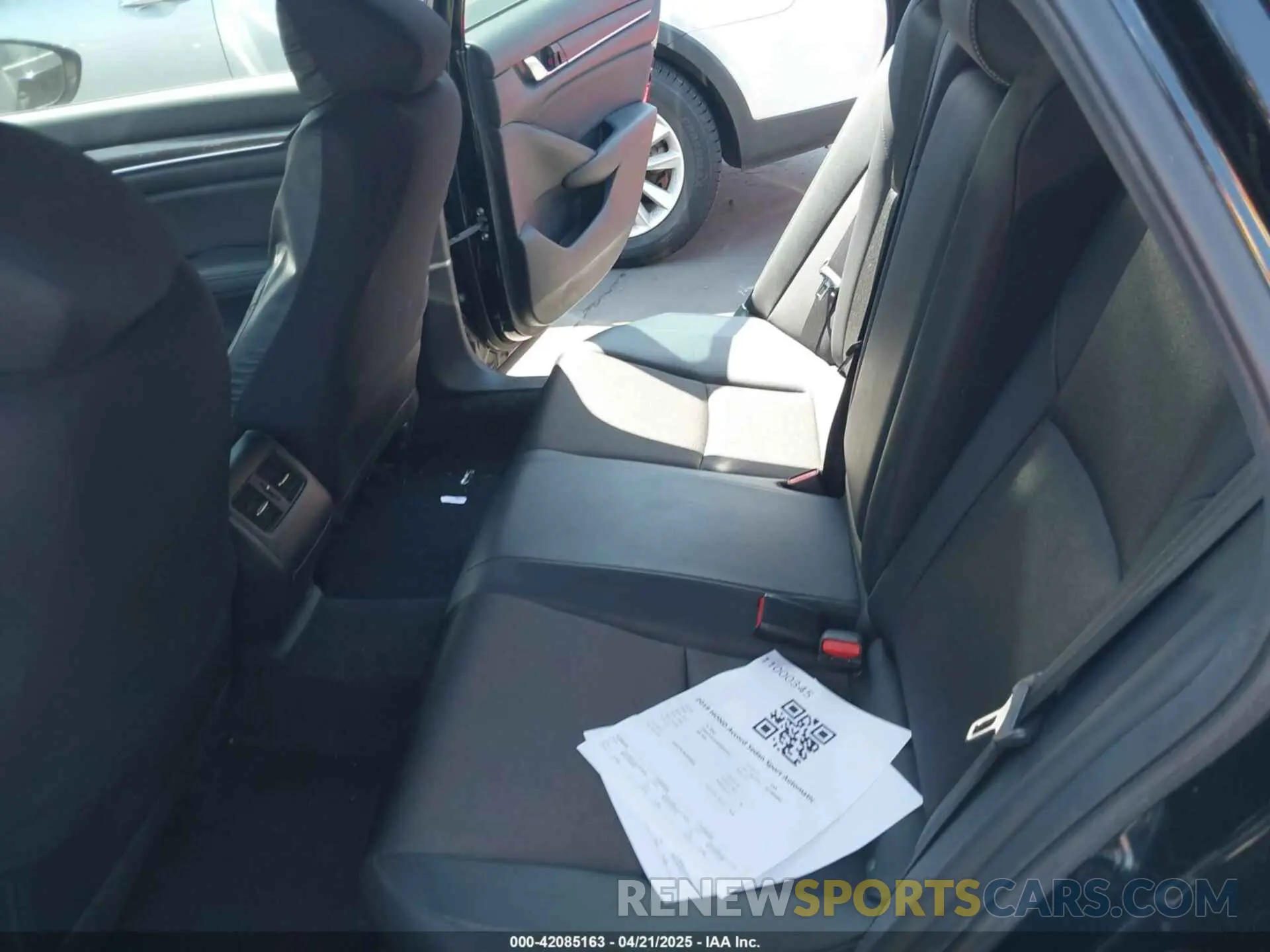 8 Photograph of a damaged car 1HGCV2F35KA025423 HONDA ACCORD 2019