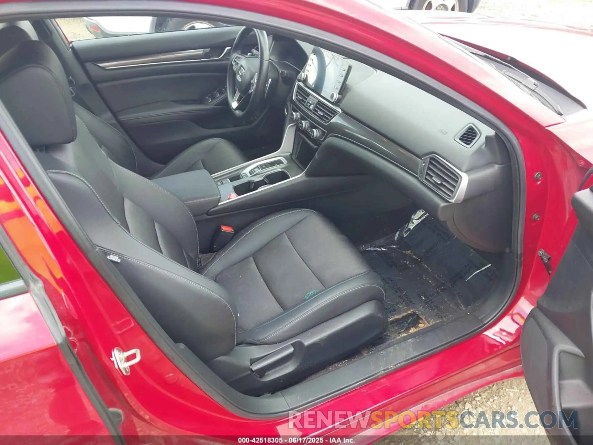 5 Photograph of a damaged car 1HGCV2F36KA013605 HONDA ACCORD 2019