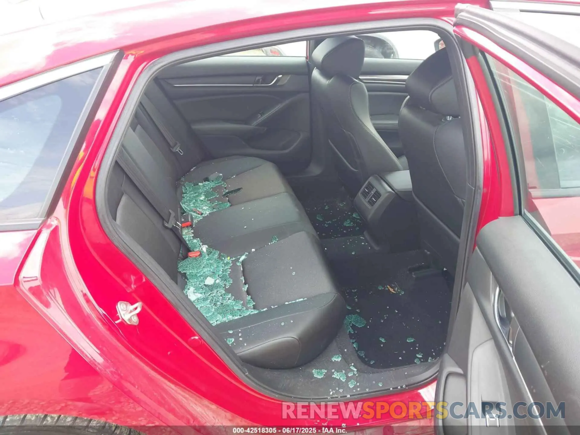 8 Photograph of a damaged car 1HGCV2F36KA013605 HONDA ACCORD 2019