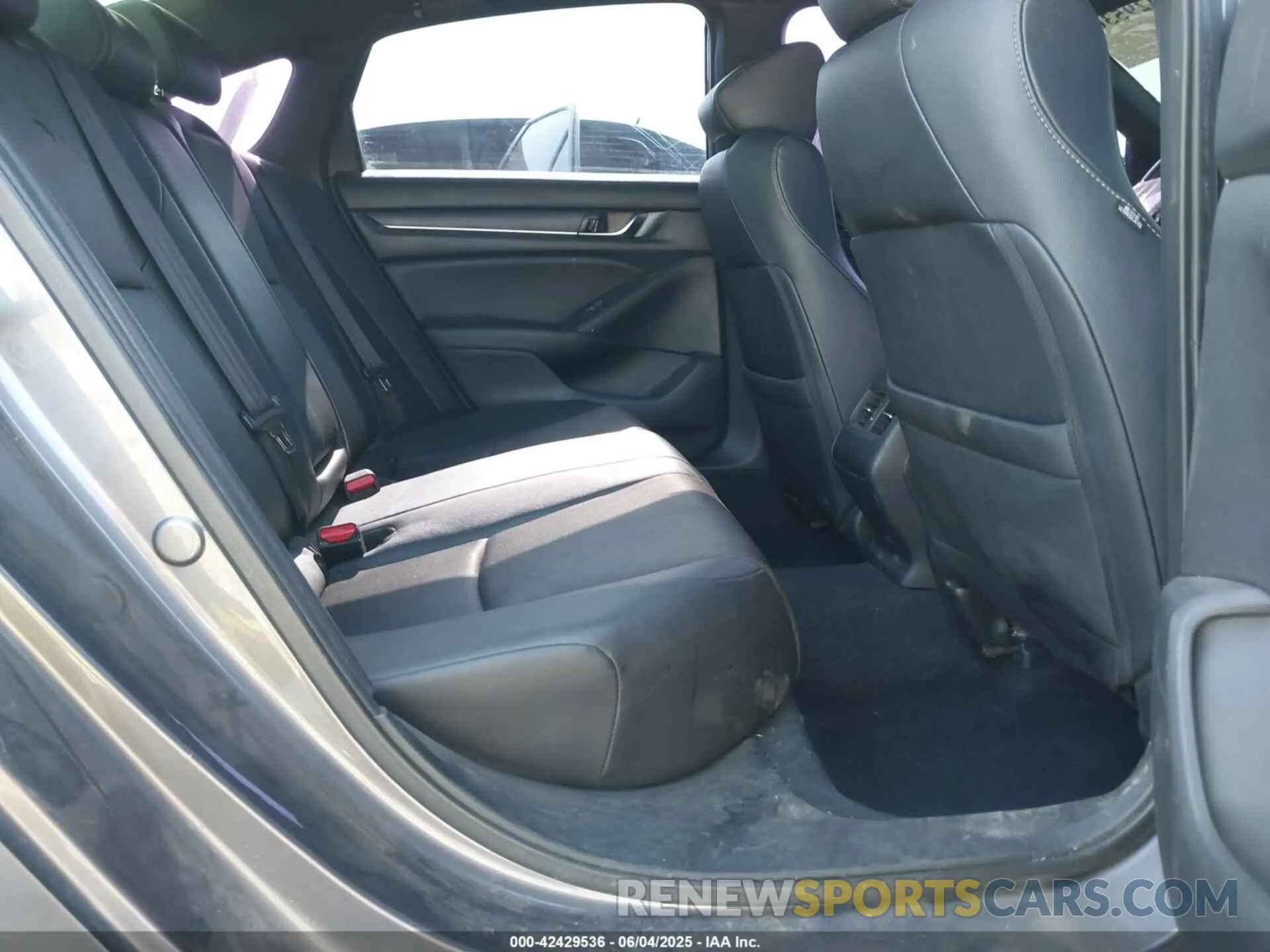 8 Photograph of a damaged car 1HGCV2F36KA024510 HONDA ACCORD 2019