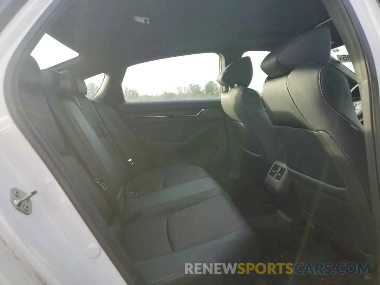 10 Photograph of a damaged car 1HGCV2F36KA026693 HONDA ACCORD 2019