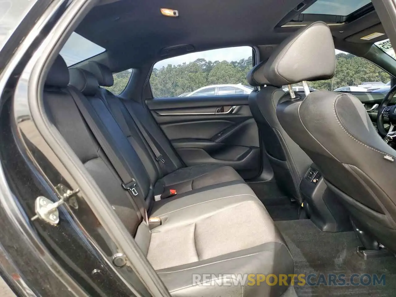 10 Photograph of a damaged car 1HGCV2F39KA034125 HONDA ACCORD 2019