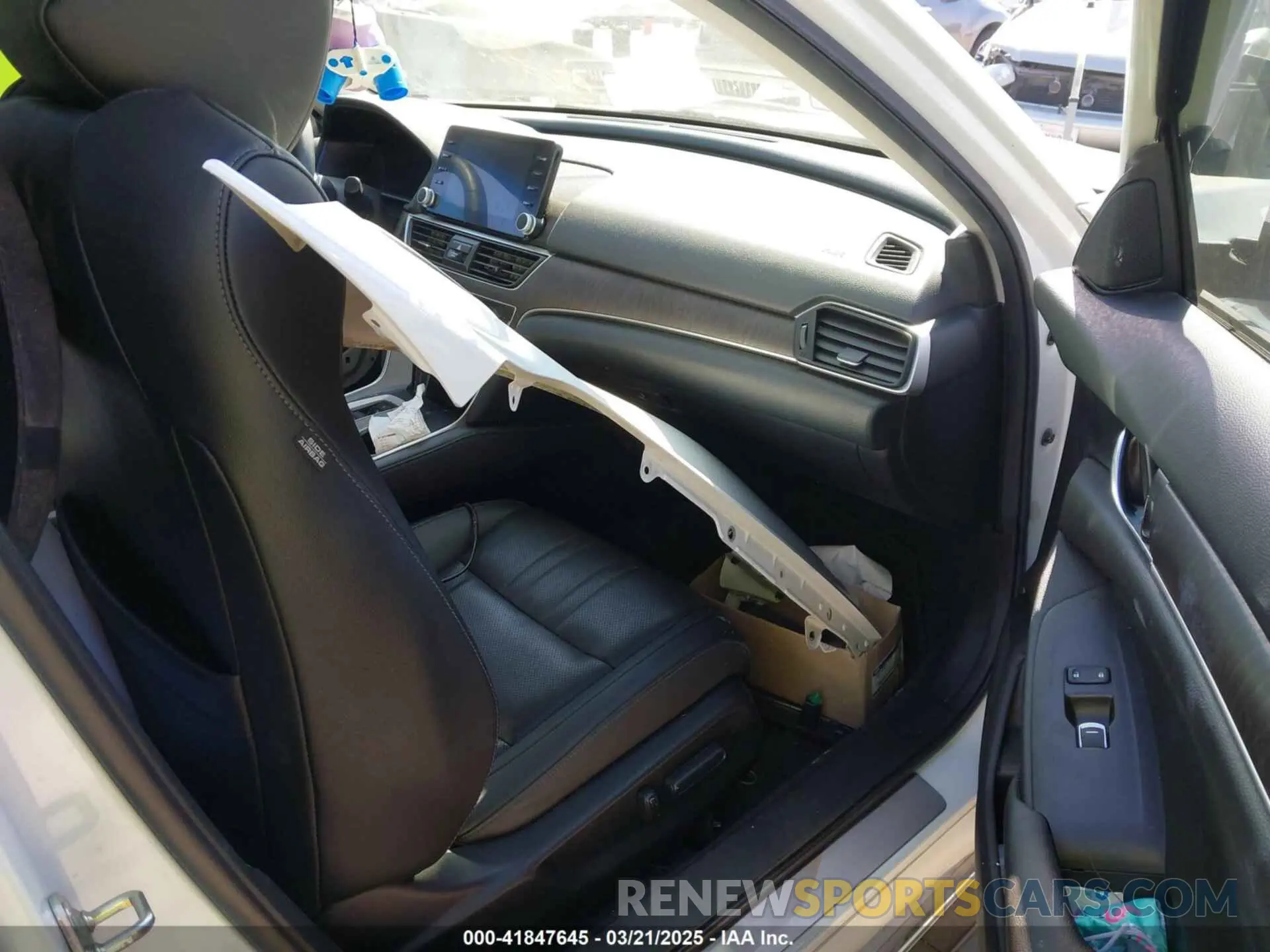 5 Photograph of a damaged car 1HGCV2F51KA020155 HONDA ACCORD 2019