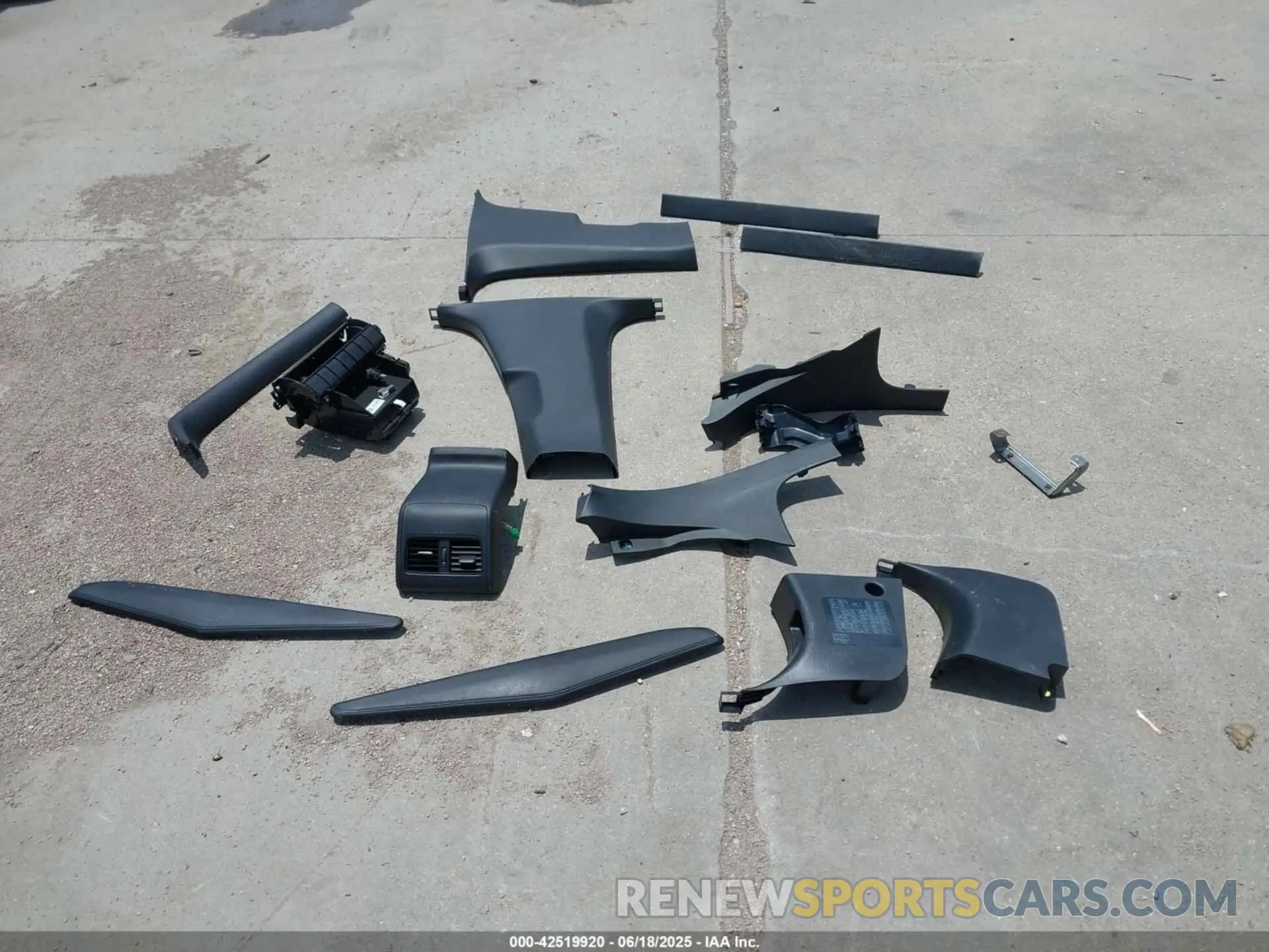 12 Photograph of a damaged car 1HGCV2F93KA013002 HONDA ACCORD 2019