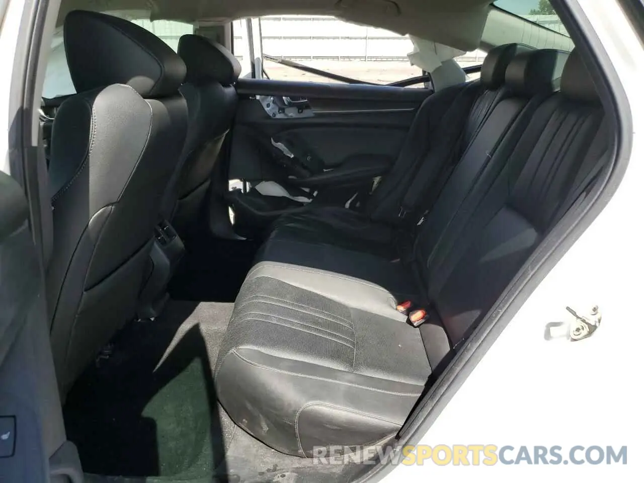 10 Photograph of a damaged car 1HGCV2F93KA018572 HONDA ACCORD 2019