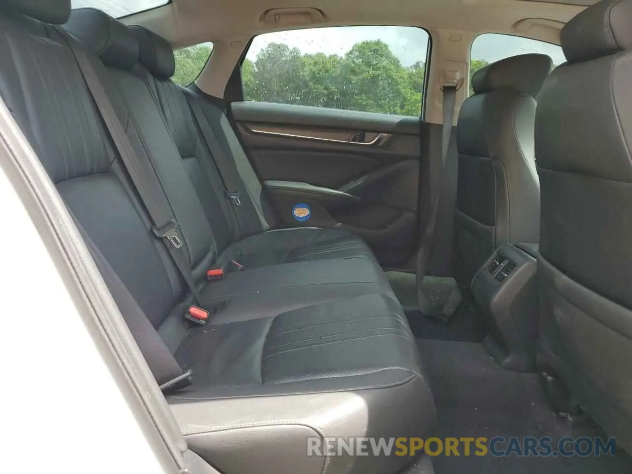 10 Photograph of a damaged car 1HGCV2F94KA033470 HONDA ACCORD 2019