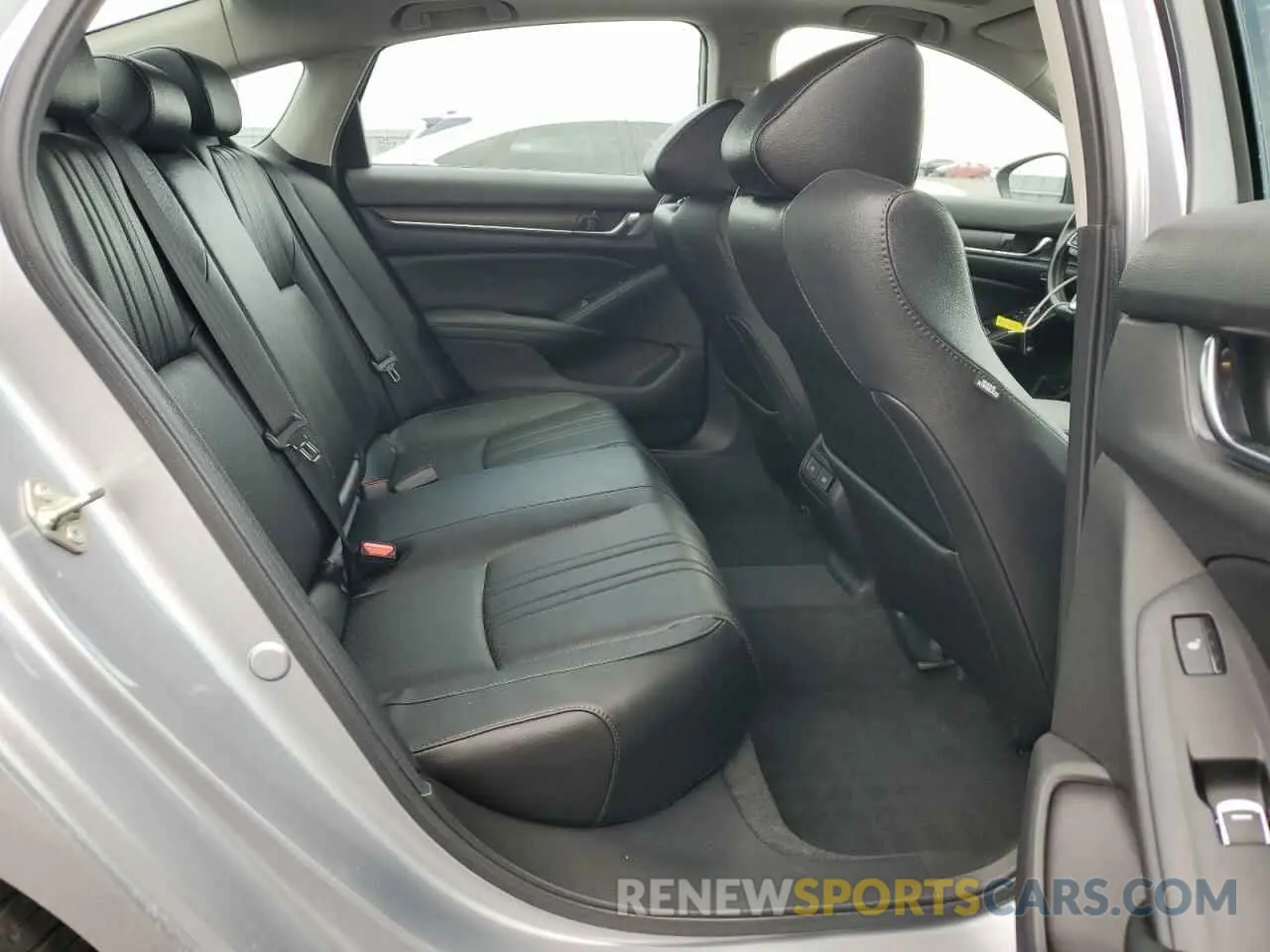 10 Photograph of a damaged car 1HGCV2F94KA802761 HONDA ACCORD 2019