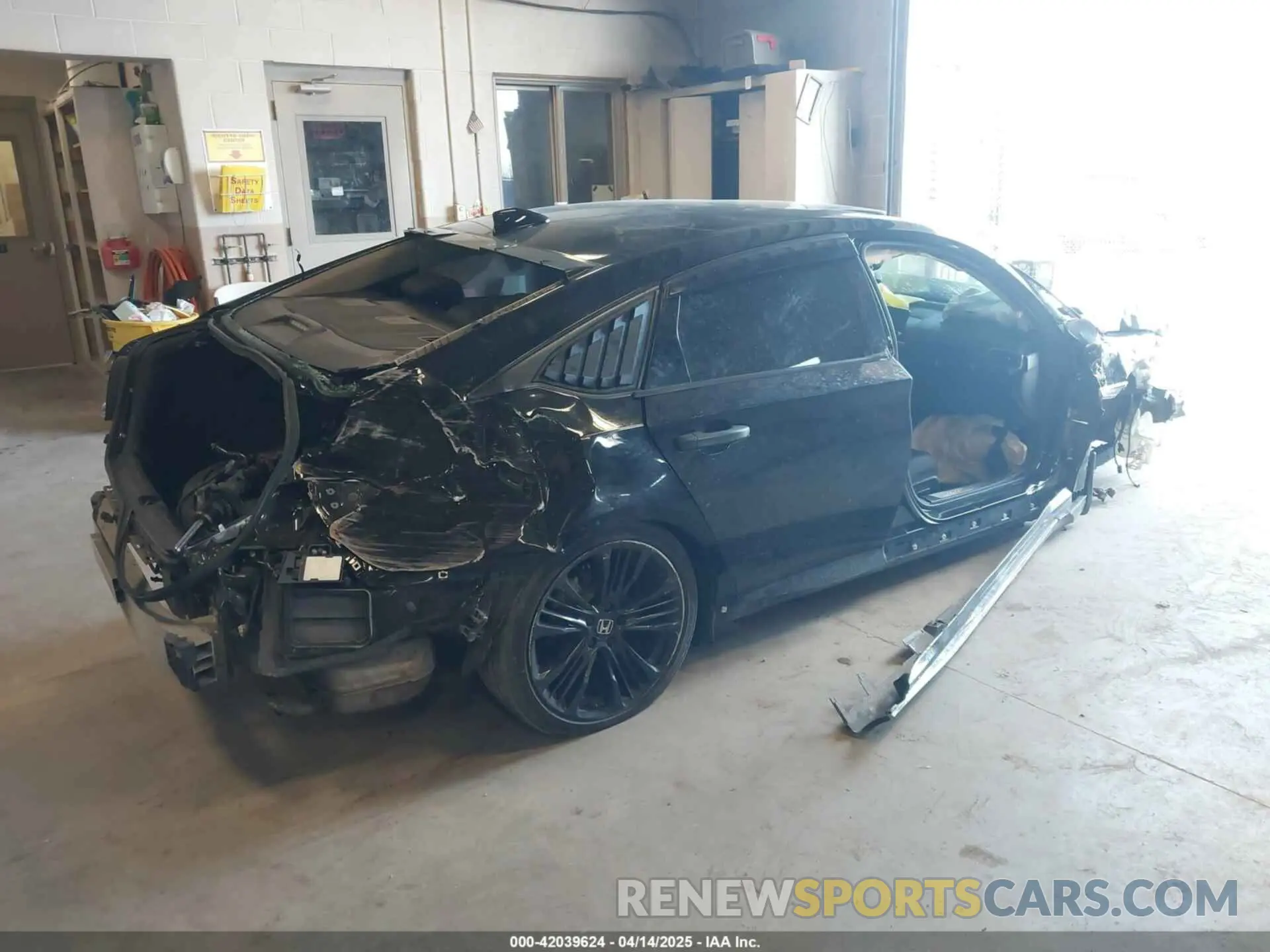 4 Photograph of a damaged car 1HGCV2F95KA005712 HONDA ACCORD 2019