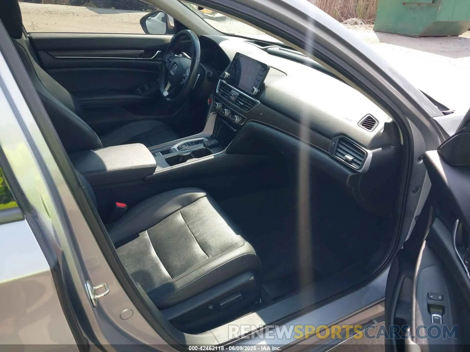 5 Photograph of a damaged car 1HGCV2F96KA018937 HONDA ACCORD 2019